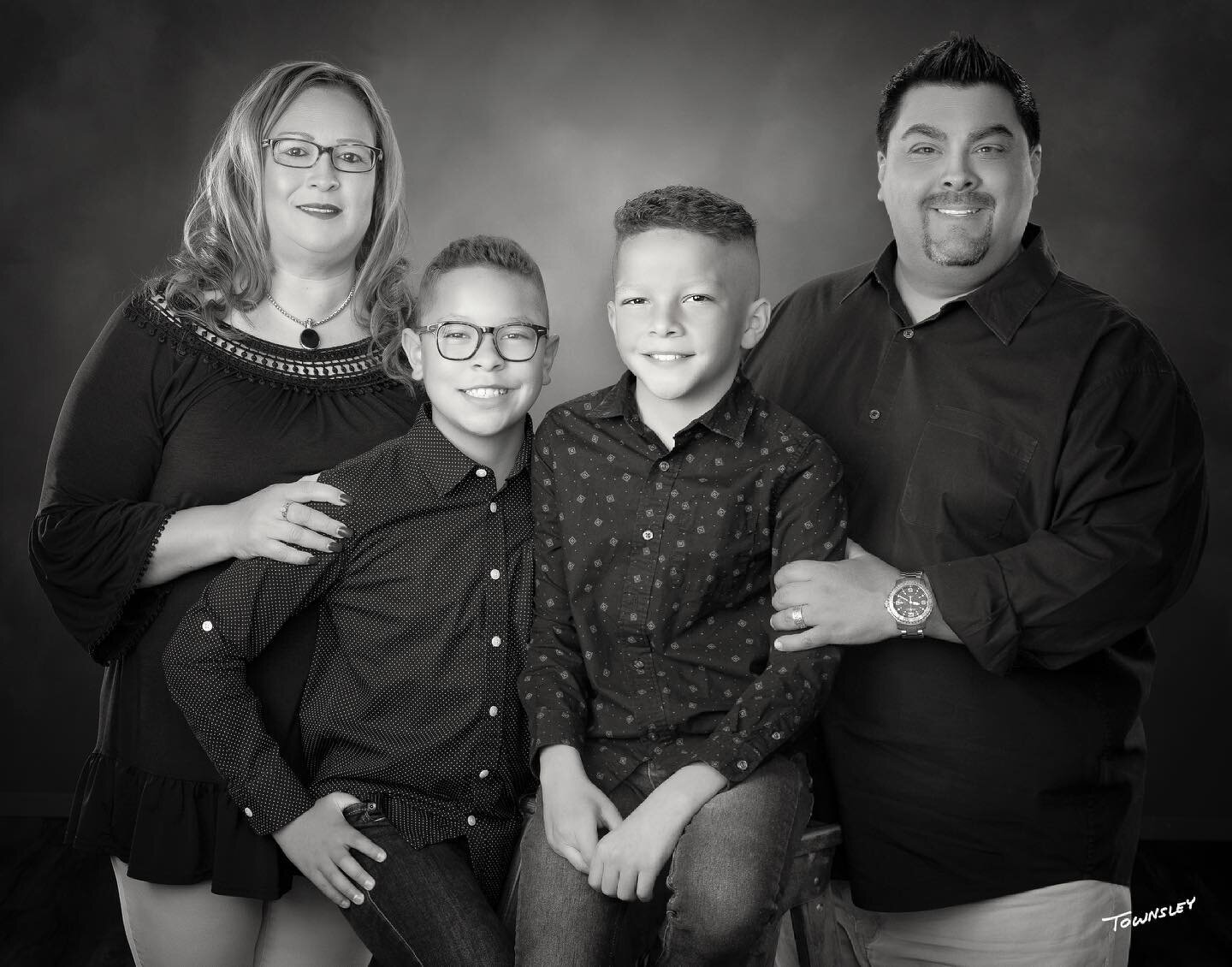 &ldquo;The most important thing in the world is family and love.&rdquo; &ndash;John Wooden 

#townsleyportraits #lasvegas #familyportrait #portraitart