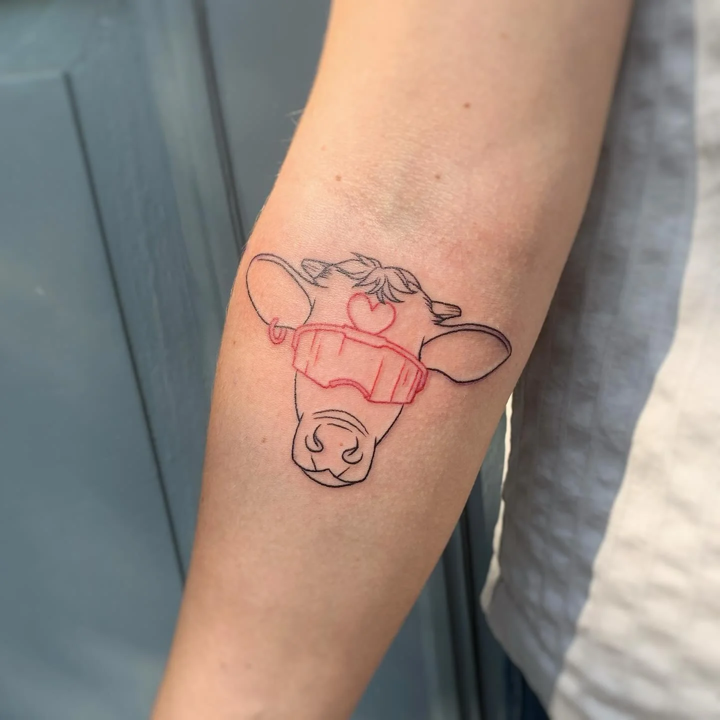 HAPPY NEW YEAR, Buttercups ❤️✨
_______

I&lsquo;m back to business and starting the new year almost fresh with this cute fella 🐮 
.
Thanks @stia.ryan for all your cool &amp; fun ideas!
Done at @goldengooselab 
.
#cow #cowlover #cowtattoo #linework #