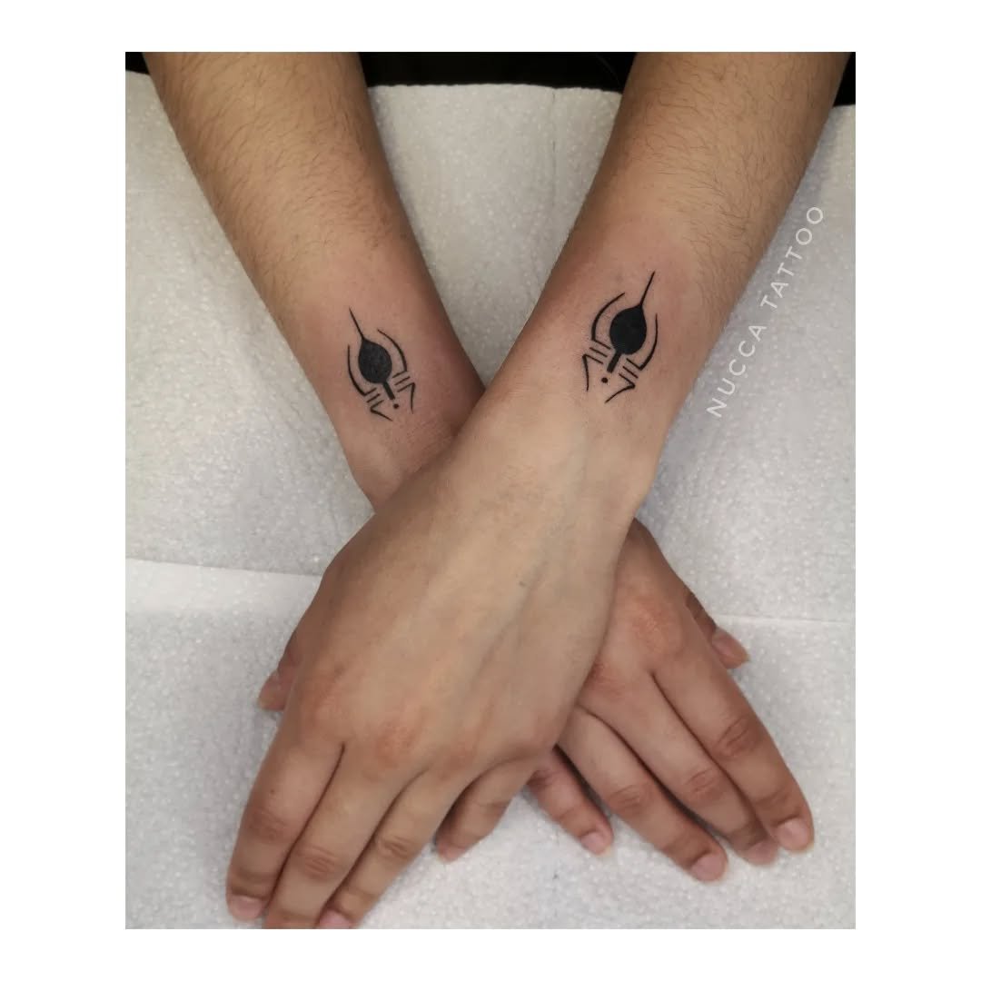 ✨HANDPOKE✨
*FR en dessous* Zwei symmetrische Spinnen - oder sind es doch Masken? Gestochen in Chambéry, dem schönste Dorf in den Alpen! (na gut vllt gibt es schönere (aber nicht viele!) und eigentlich ist es eine Stadt...).
Guest s