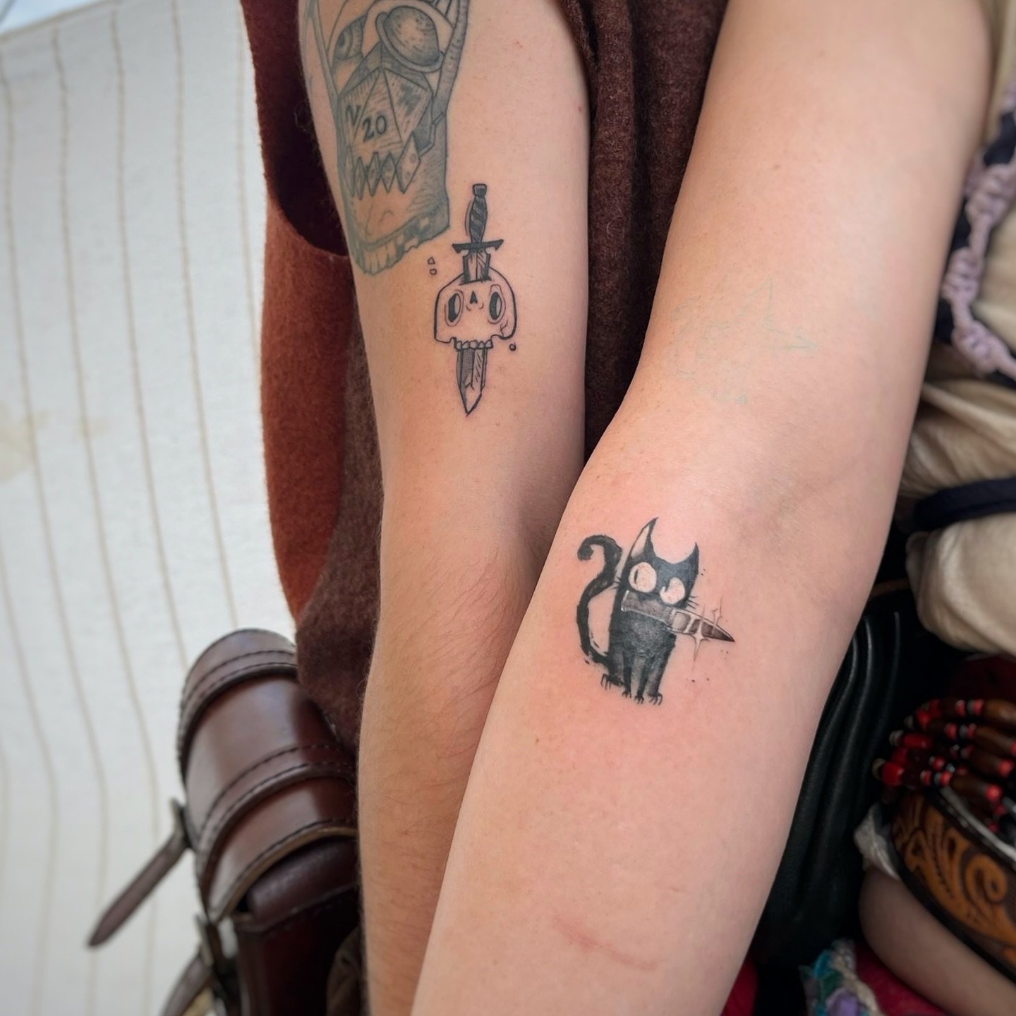 So many flashes were adopted♥️♥️♥️ Here some beauties made by @lylicious.ink @oebstfliege @sajo.tattoo and @sallyfarelli 🔥
.
#goldengooselarp #conquestofmythodea2024 #com24 #larptattoo #tattoolarp #goldengooselab