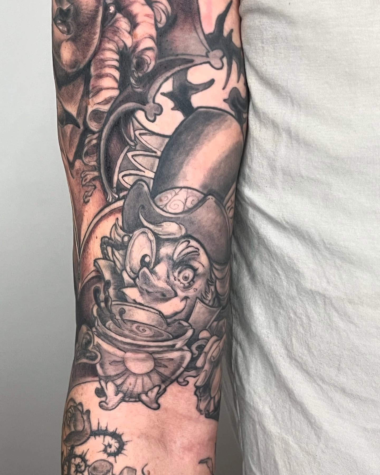 The Mad Hatter - fully healed part four of the Alice in Wonderland sleeve. This one was beyond fun. Don’t forget, we’re all mad here.
Swipe for the full sleeve. Hope you like it as much as I do!
.
.
.
#aliceinwonderlandart #aliceinwonder