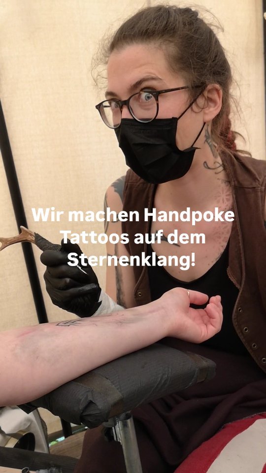 Hier sind ein paar Eindrücke vom @sternenklang_festival 2025 unserer Handpoke Tattoos und wie sie entstehen! Mehr gibt's auf unserem Profil @goldengoose_larp :)
#goldengooselarp #larptattoo #tattoolarp
