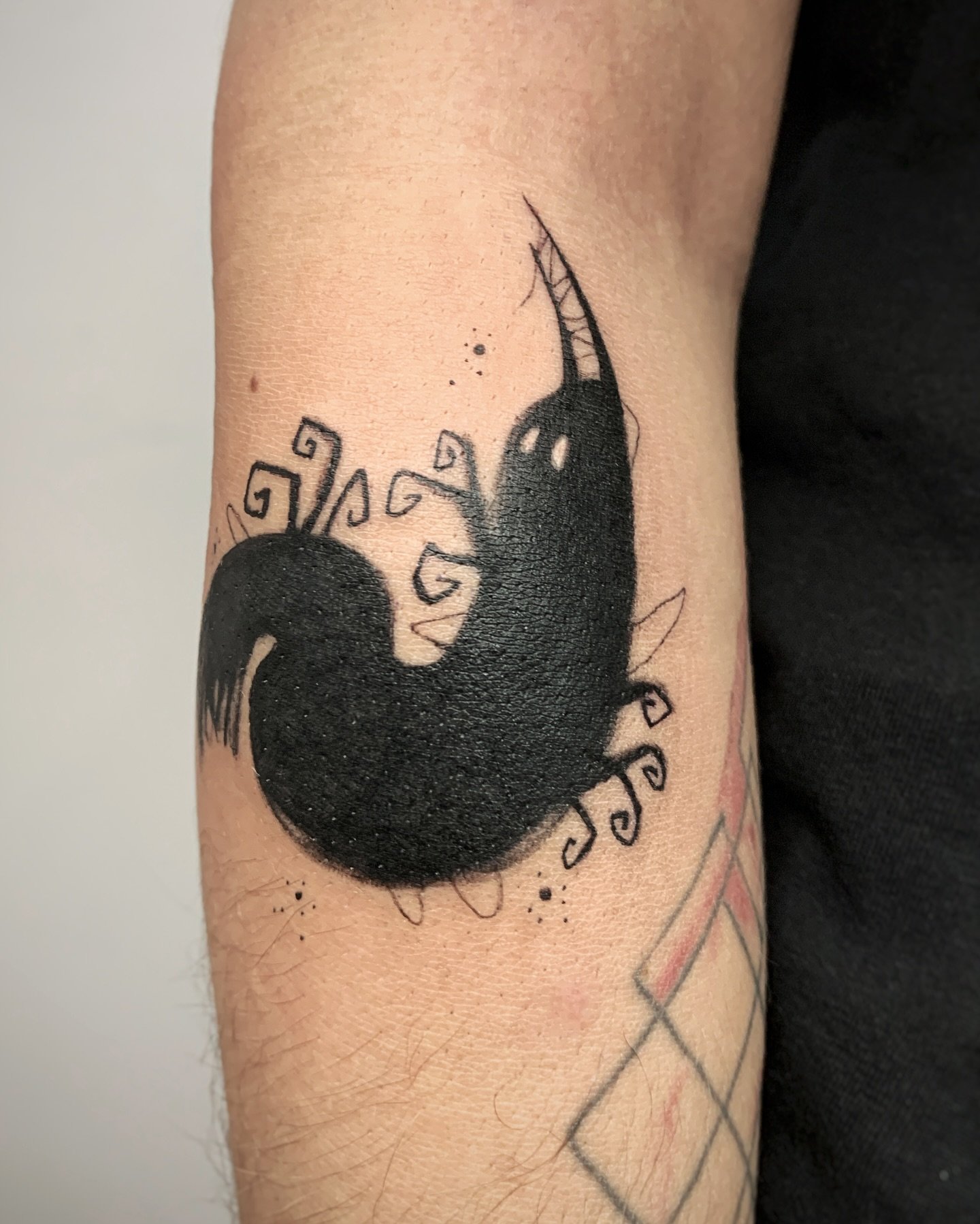 Dream creatures by our fantastic @oebstfliege 👻🫶💋
.
#goldengooselab #oebstfliege #tattooberlin #berlintattoo #queertattooberlin #femaletattooerberlin #friedrichshaintattoo #tattoofriedrichshain #berlintattoostudio #berlintattookollektiv #berlintat