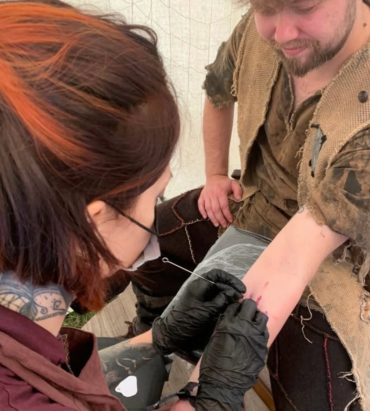 Meet our wonderful @sajo.tattoo for getting handpoked. You can trust her, she doesn‘t bite ;)(well .. mostly)✨🧛‍♀️😈
.
#goldengooselarp #handpoketattoo #sajotattoo #conquestofmythodea #com25 #larptattoo #larphandpoke