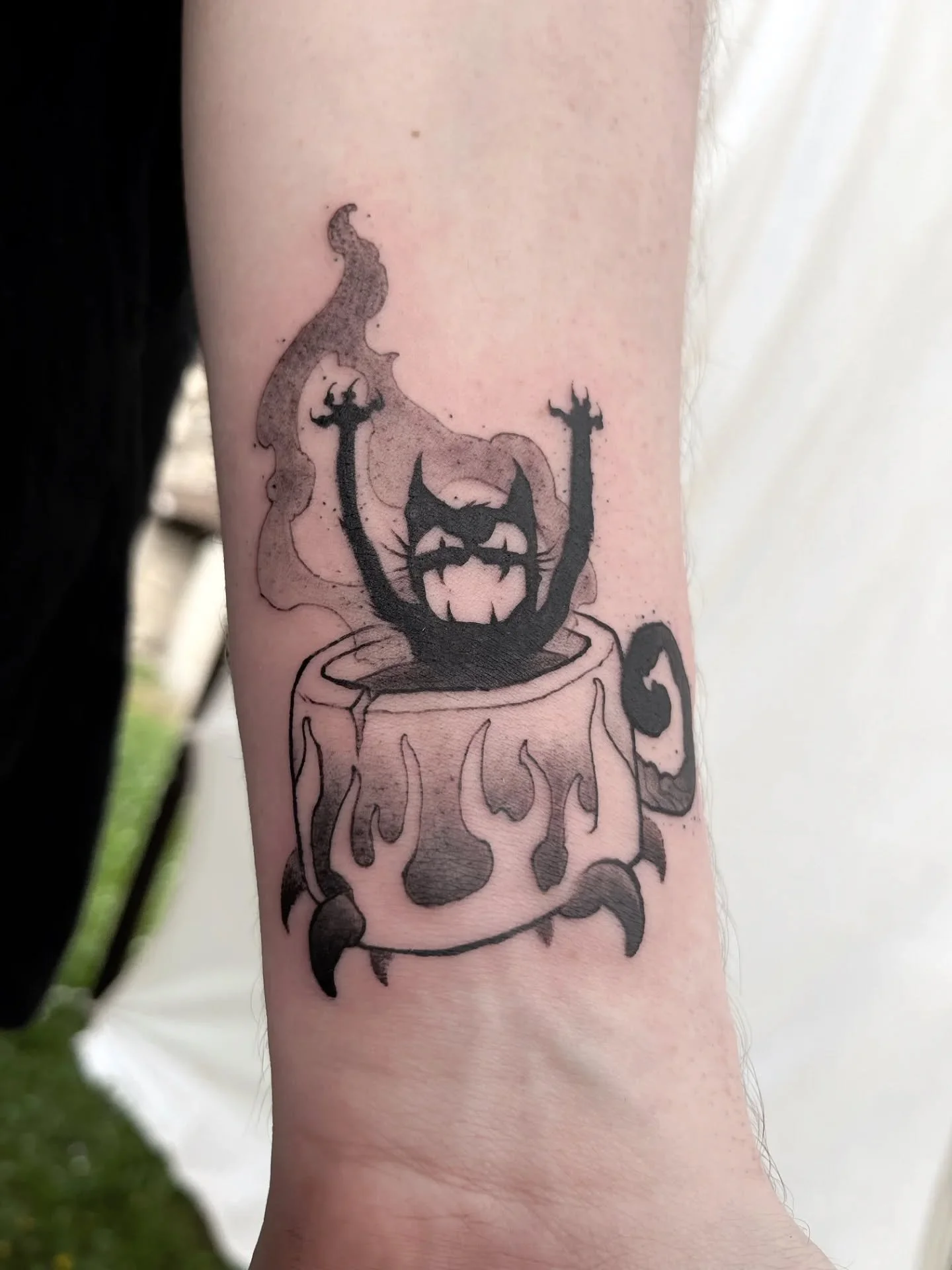 Magic out of Lotta Schwarzfinger's @lylicious.ink needle done @sternenklang_festival 🖤 Grab one of her rare free slots at ConQuest aug 5-9 !🤩
.
#goldengooselarp #lyliciousink #goldengooselab #conquestofmythodea #sternenklangfestival #larptattoo #t