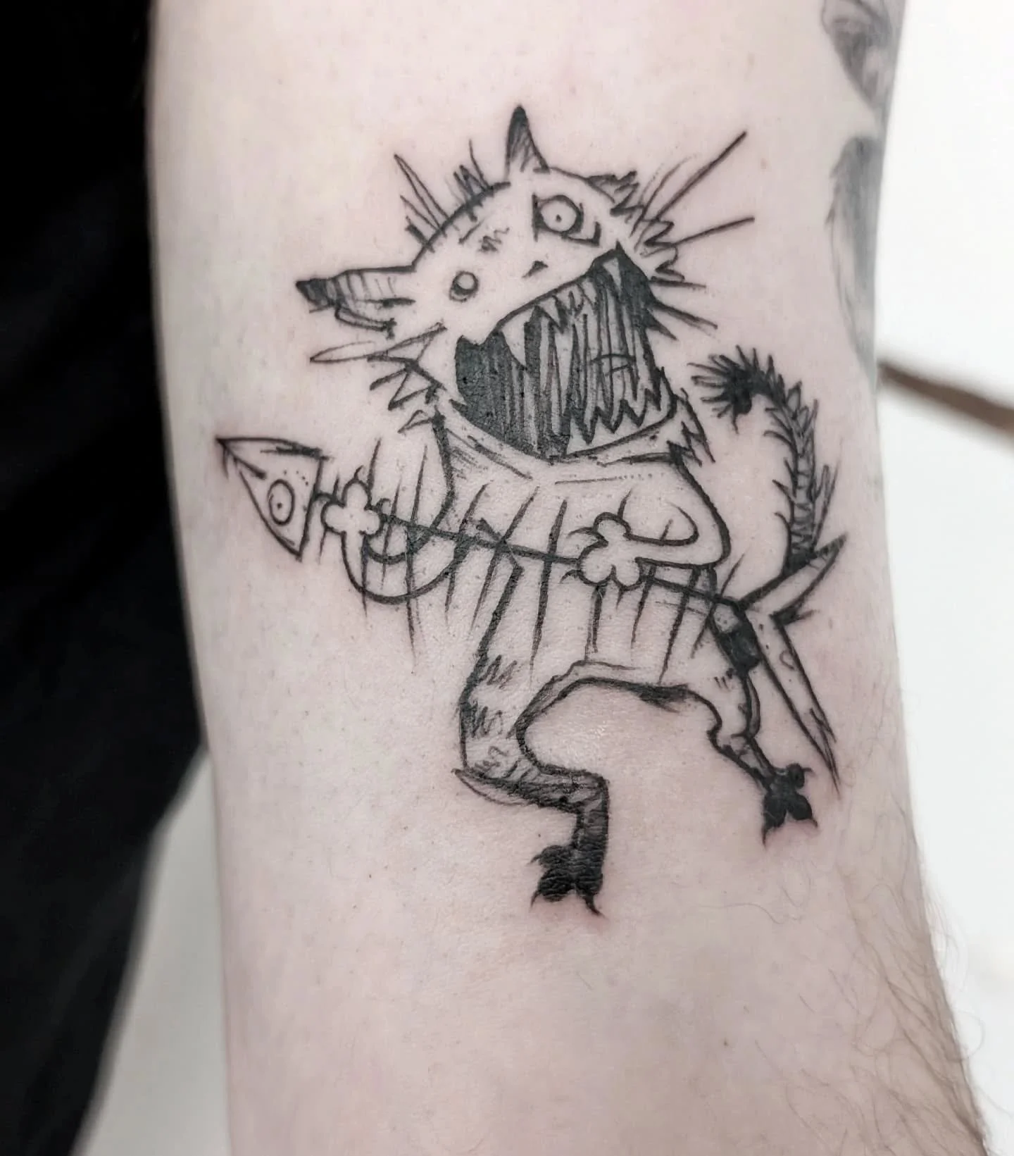 In june i participated with my dear colleagues from @goldengooselab at the soli tattoo event for @kein_bock_auf_nazis ✊ 
Loads of fun, tremendous people and GOLDEN GLOVES! ❤️🔥🙌 Thx Jan for choosing the kitty (last pic 3 month healed) 😸🤩😸
.
#spi