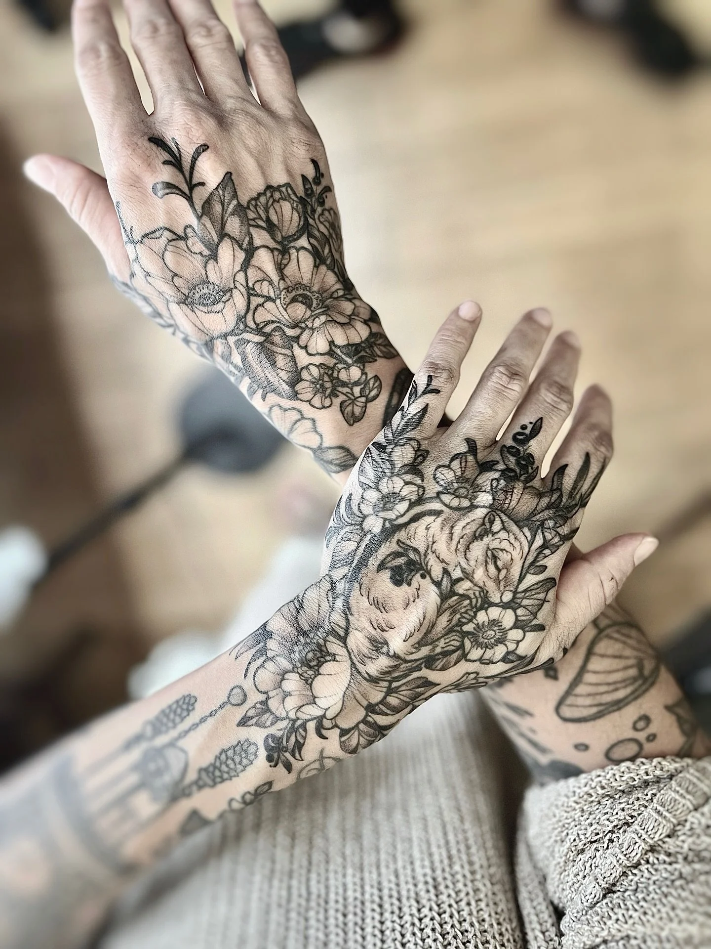 @grayribbontattoo is a trooper! She got her foot and the shading of both hands done in one session at @blkserum and didn’t complain a single time. We did the lines on her hands earlier in February this year. 
•
•
•
#healedtattoo