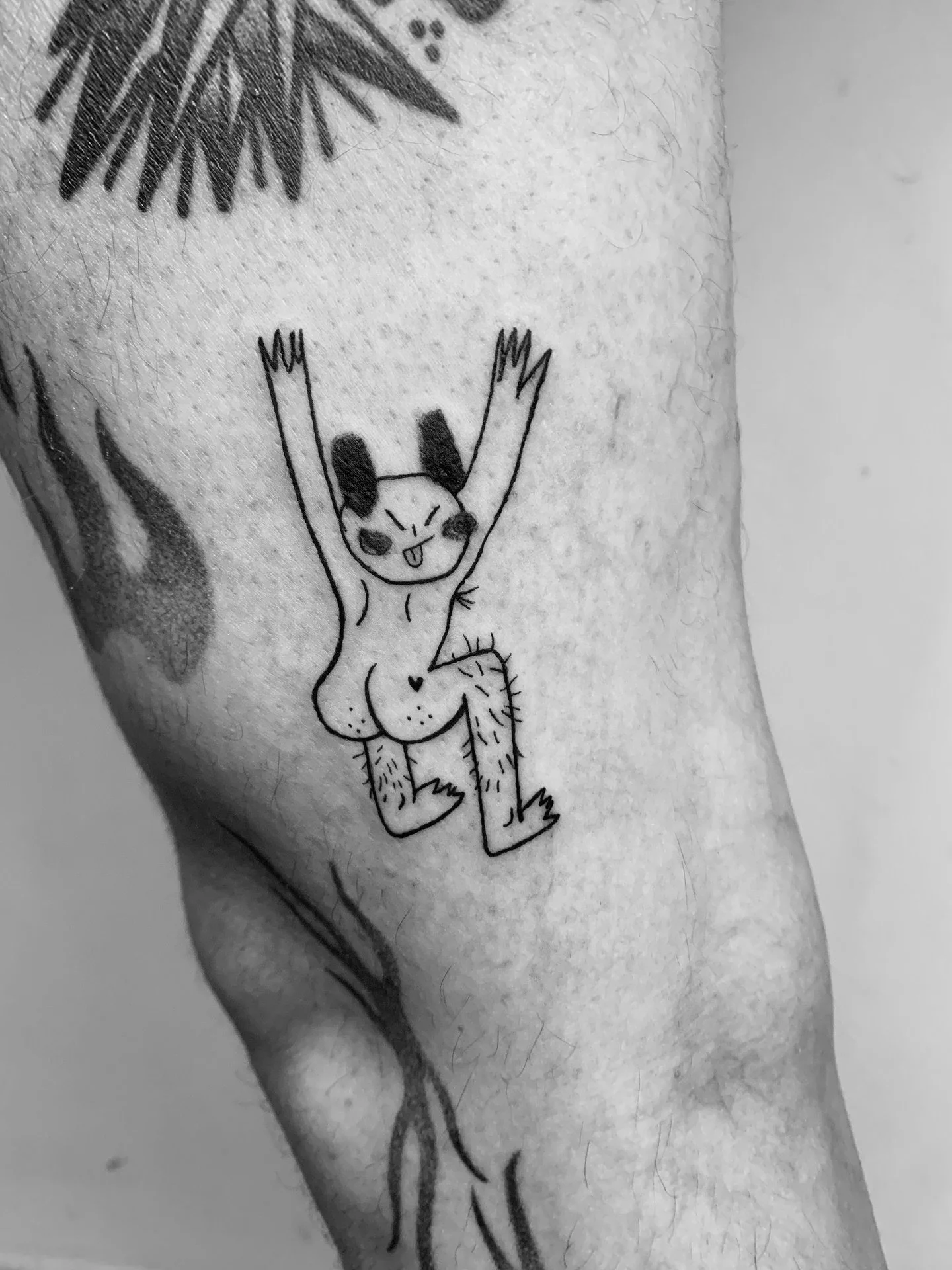 Vielen lieben Dank @vil.haine_tattoo das du mein wanna do adoptiert hast! Es war ein wundervoller Tattootrade und eine fantastische Session. Done @goldengooselab #tattoo #illustrative #illustration #femaletattooartist #contemporarytattooing #berlinta