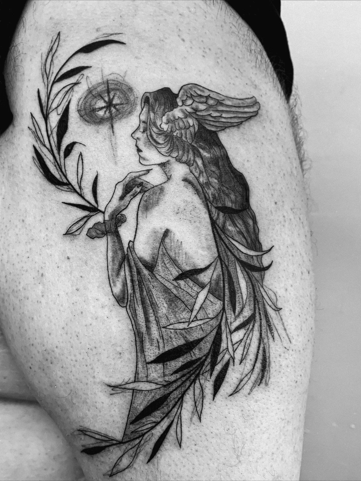 End of march session with the wonderful @m.scheffler92 . Thank you for adopting my wanna do, sitting like a rock and trusting me. Done @goldengooselab #berlintattoo #tattoo #illustrative #ickhabbockundihrdiehaut #tattooberlin #friedrichshaintattoo #a