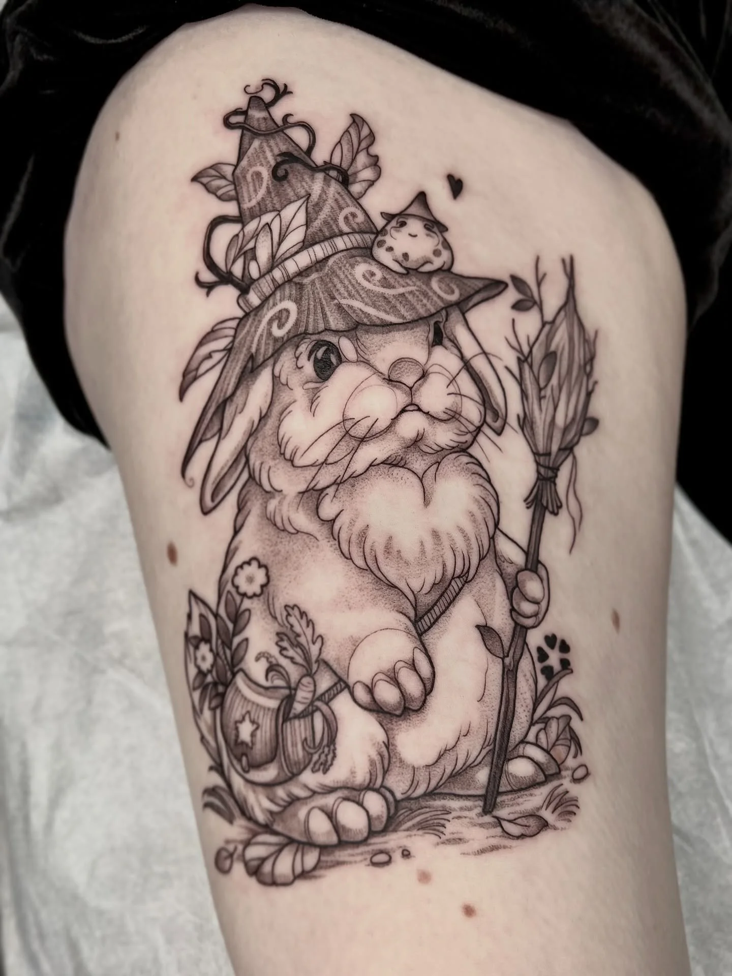 &bull; repost&bull; 
This mighty wizard and his assistant toad are on their journey to a magical place full of &hellip; cozy leaves, where they can take a rest and snack that carrot 🥕🐰🐸
Thank you Sayge for adopting them! 
Done @atelier.eva 
&bull;