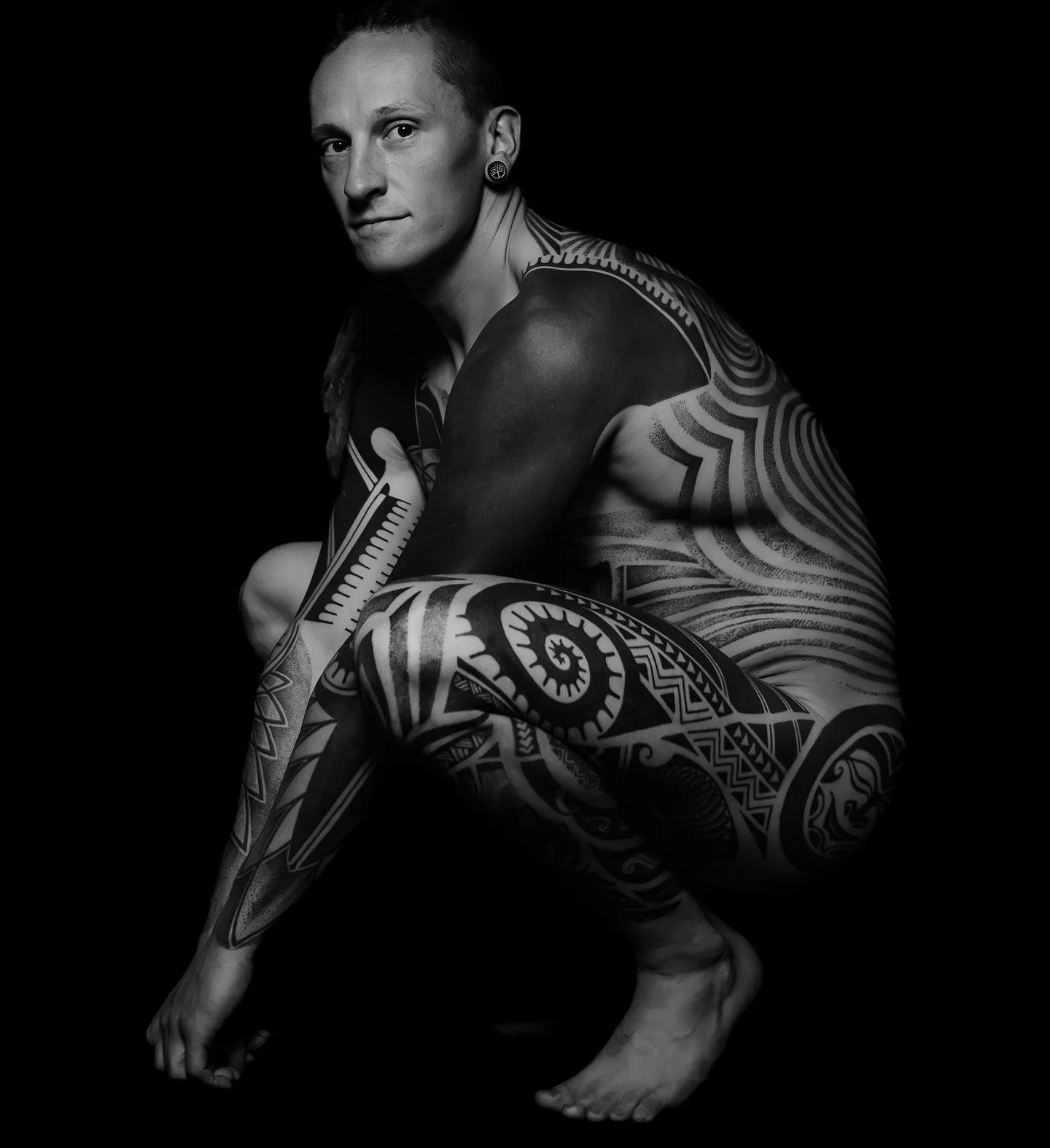 Steven bodyconcept Part II. Arms, chest, front leg by me, backpiece by @sakrosankt . 
.
#goldengooselab #spiegelblatt #berlintattooatelier #tattooatelierberlin #blackworkberlin #friedrichshaintattoo #tattooberlin #femaletattooerberlin