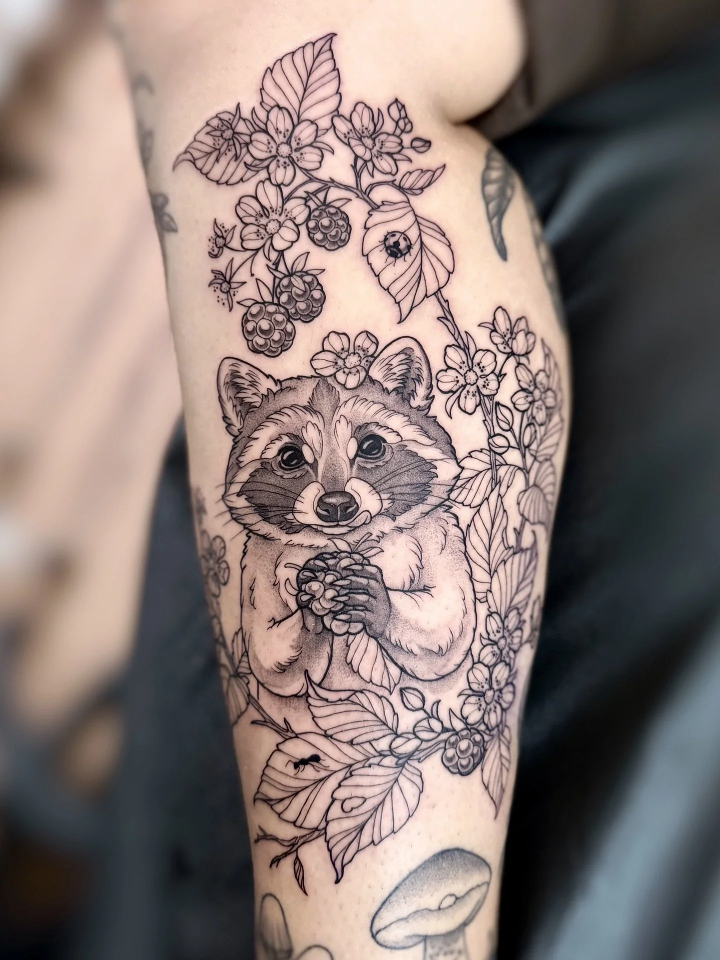 I was scrolling through my gallery and realized I have tons of work in progress pics I didn&rsquo;t want to keep away from you! 
&bull;
&bull;
&bull;
#wipart #raccoonlove #lineworktattoo #witchhatatelier #hollowknightfanart #wowtattoo #armtattoo #ber