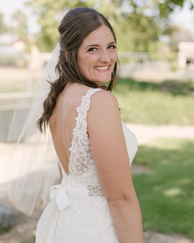 Here&rsquo;s a little #fridayintroductions to start your day! My name is Amanda and I love to make magic happen. That's what I do when a bride hires Grace in the Details! Here are a few fun things about me: 
1. I got married in May and planning my ow