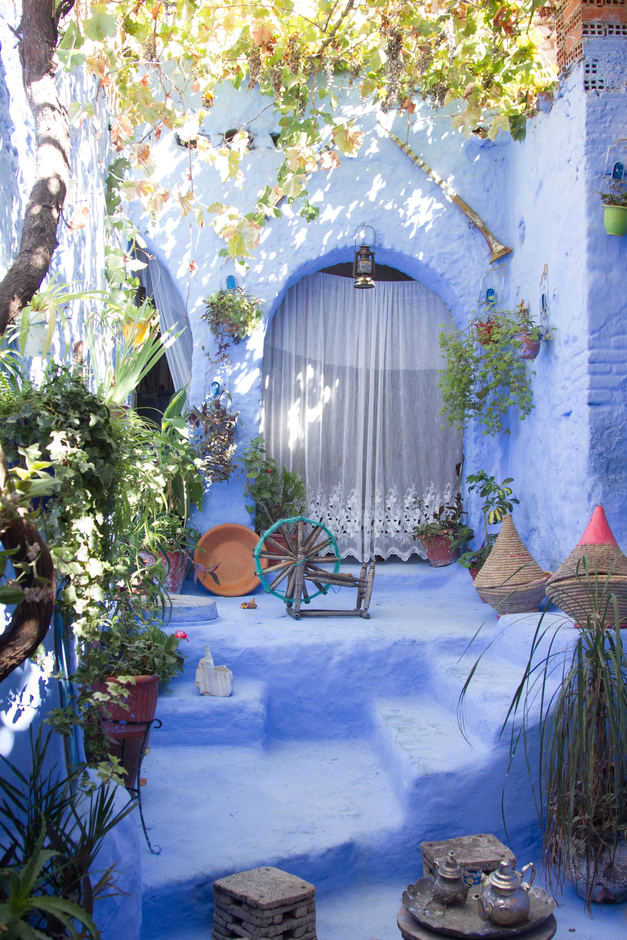 Peek inside a Chefchaouen home where tourists are welcomed in for a photo op