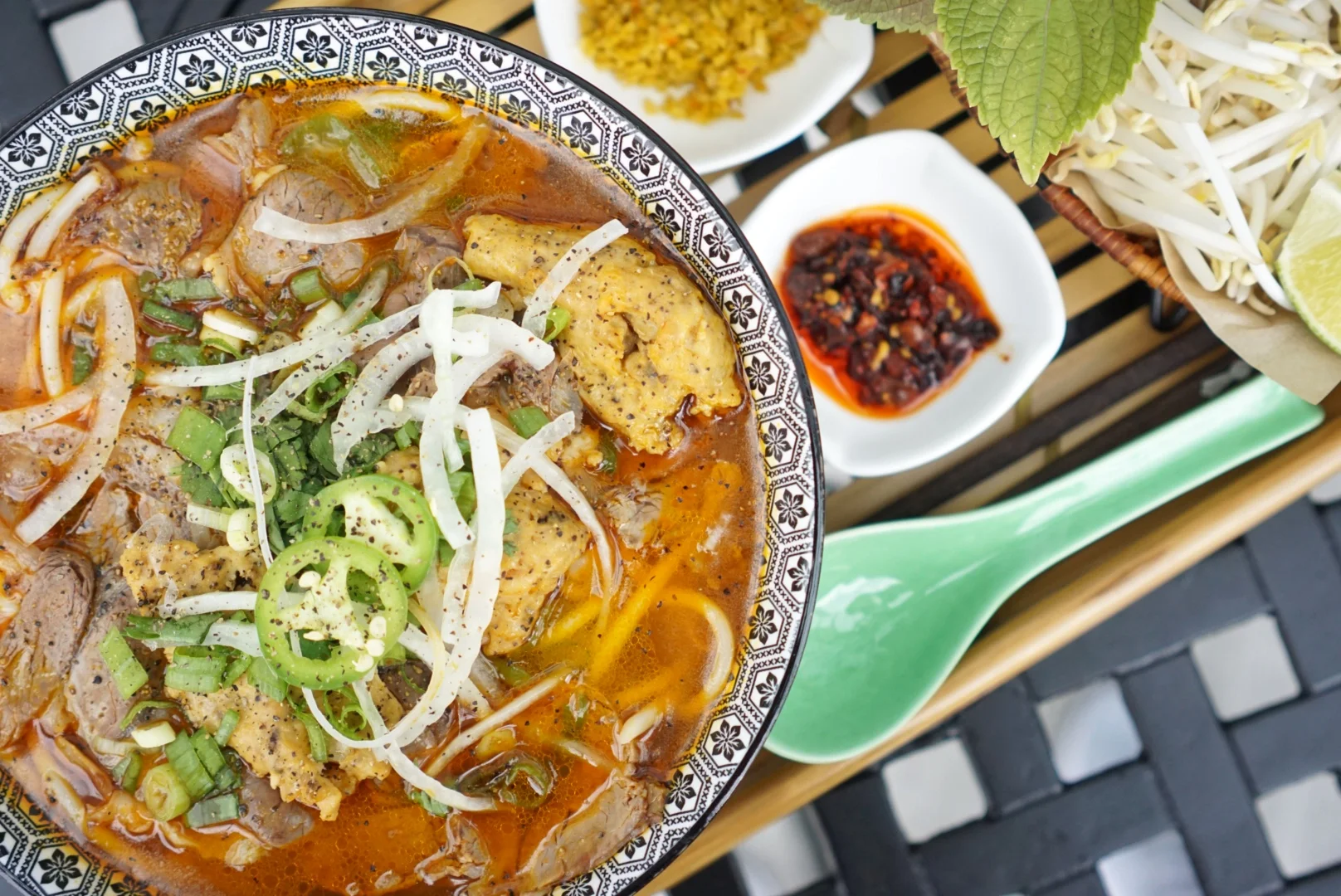 BÁNH MÌ TRÈS BON || An Expanded Menu of Authentic Vietnamese Eats