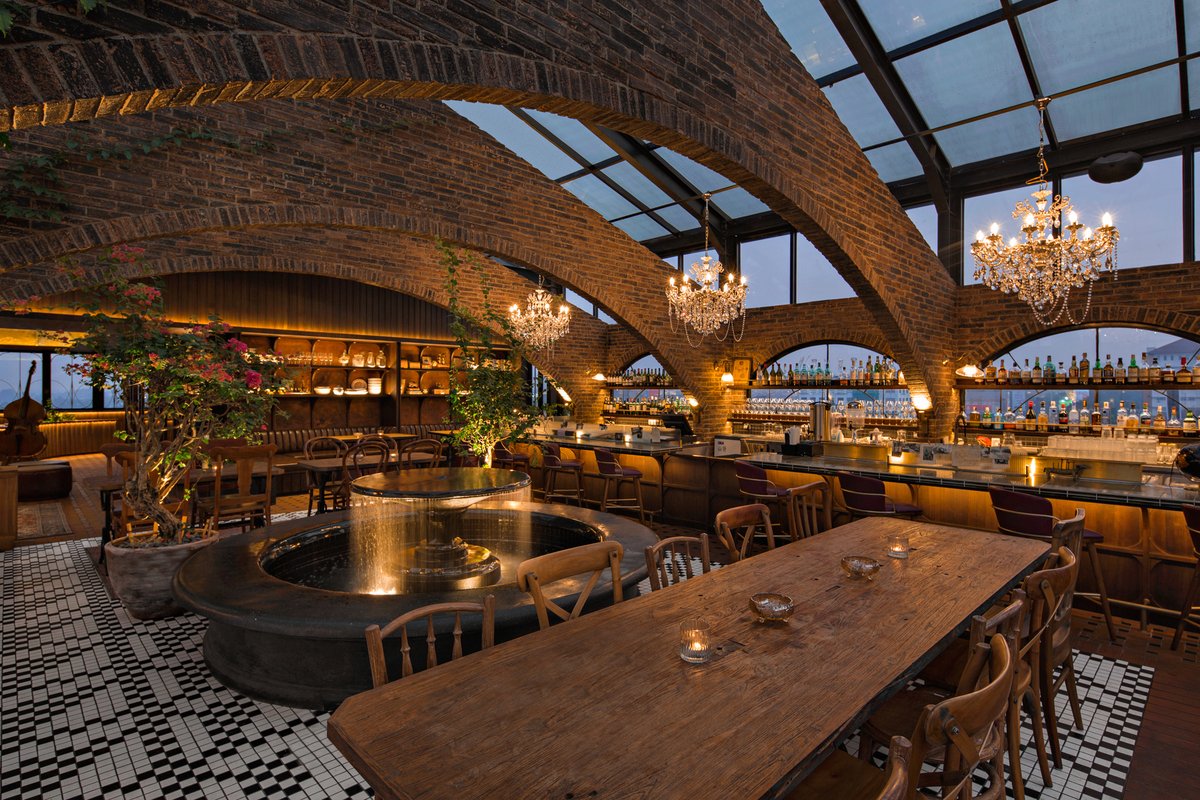 AOM DINING CLUB || This Restaurant Transforms a Sheltered Empty Rooftop into a Posh Speakeasy Restaurant and Bar