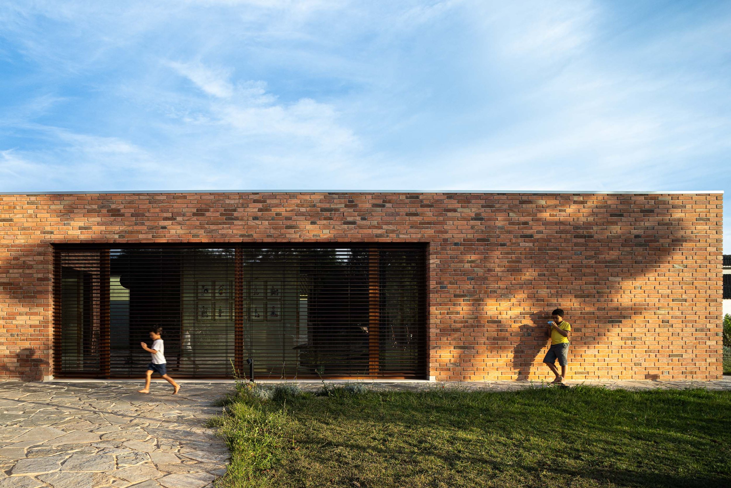 CASA NA LAMEIRA || Artisanal Bricks Define a Sustainable Sanctuary in Fátima