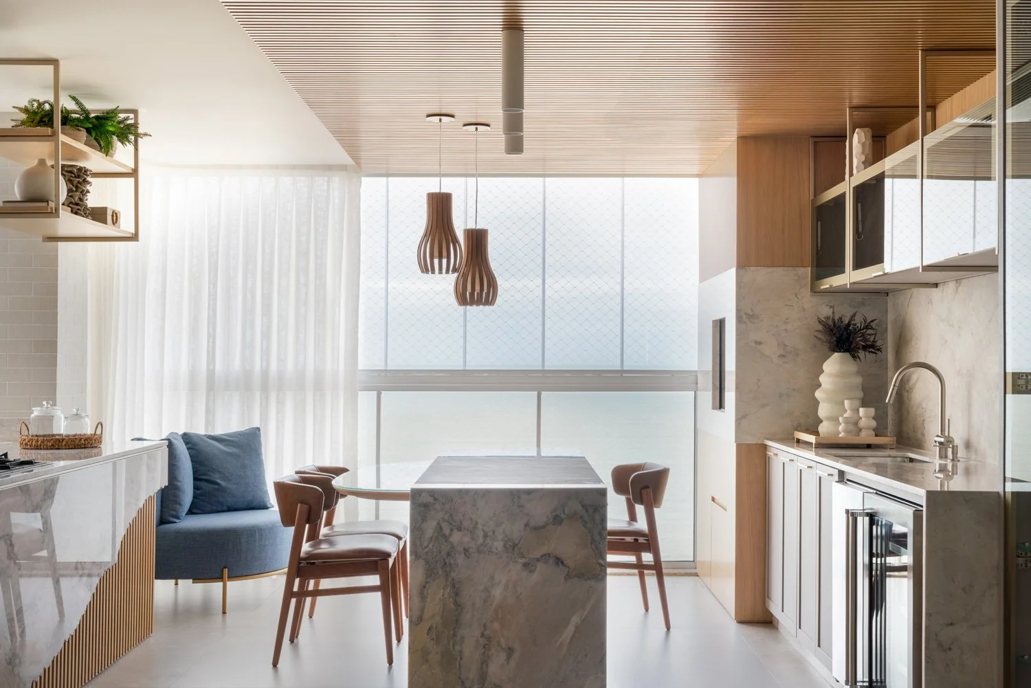 SUNSET TOWER APARTMENT || Living with Light in a Contemporary Beachside Retreat in Southern Brazil