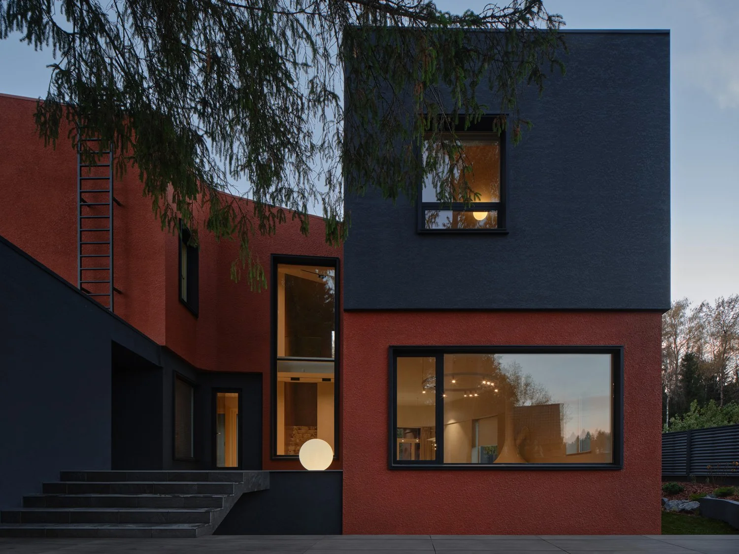 LISICHKIN LES HOUSE || A Colourful, Asymmetric Home That Refuses to Play It Safe