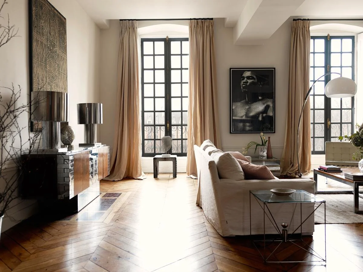 PLACE DES VOSGES || How a Restored Marais Landmark Apartment Blends 17th-Century Antiques with 1970s Design