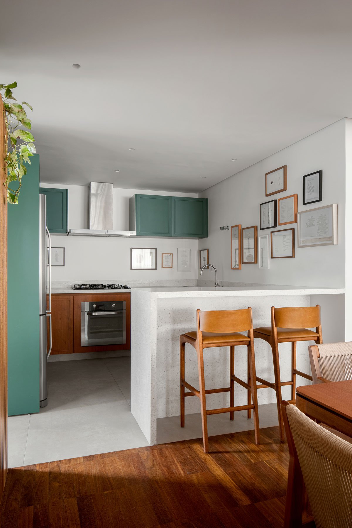 This São Paulo Residence in a 1970s Building is Given a Contemporary ...