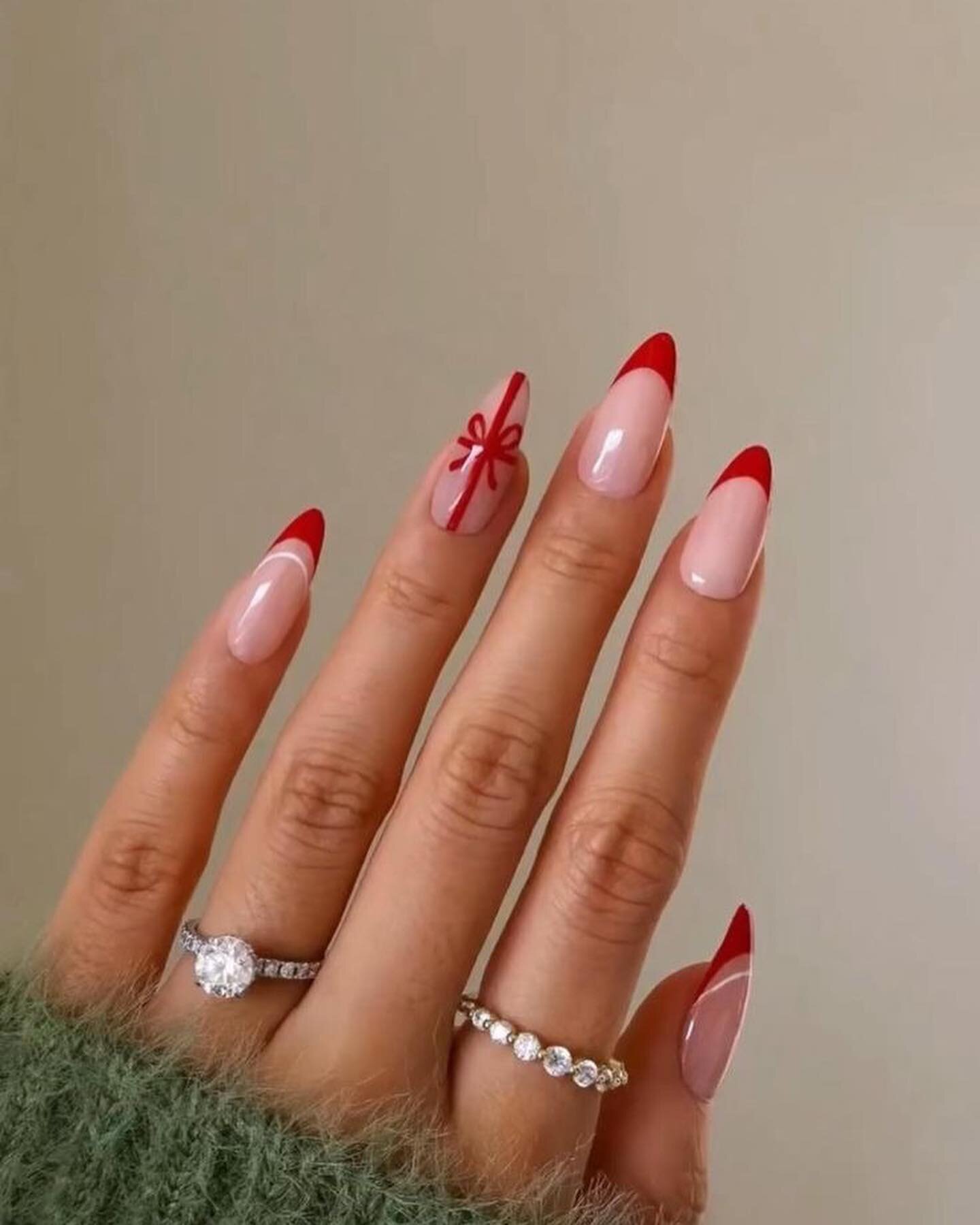 Christmas or New Year&rsquo;s Eve nails?! Book your Manicure and get that holiday glam #mariabonitany 

#holidaynails 
#glamnails 
#nailpolish 
#nailsinspo 
#nyc
#soho