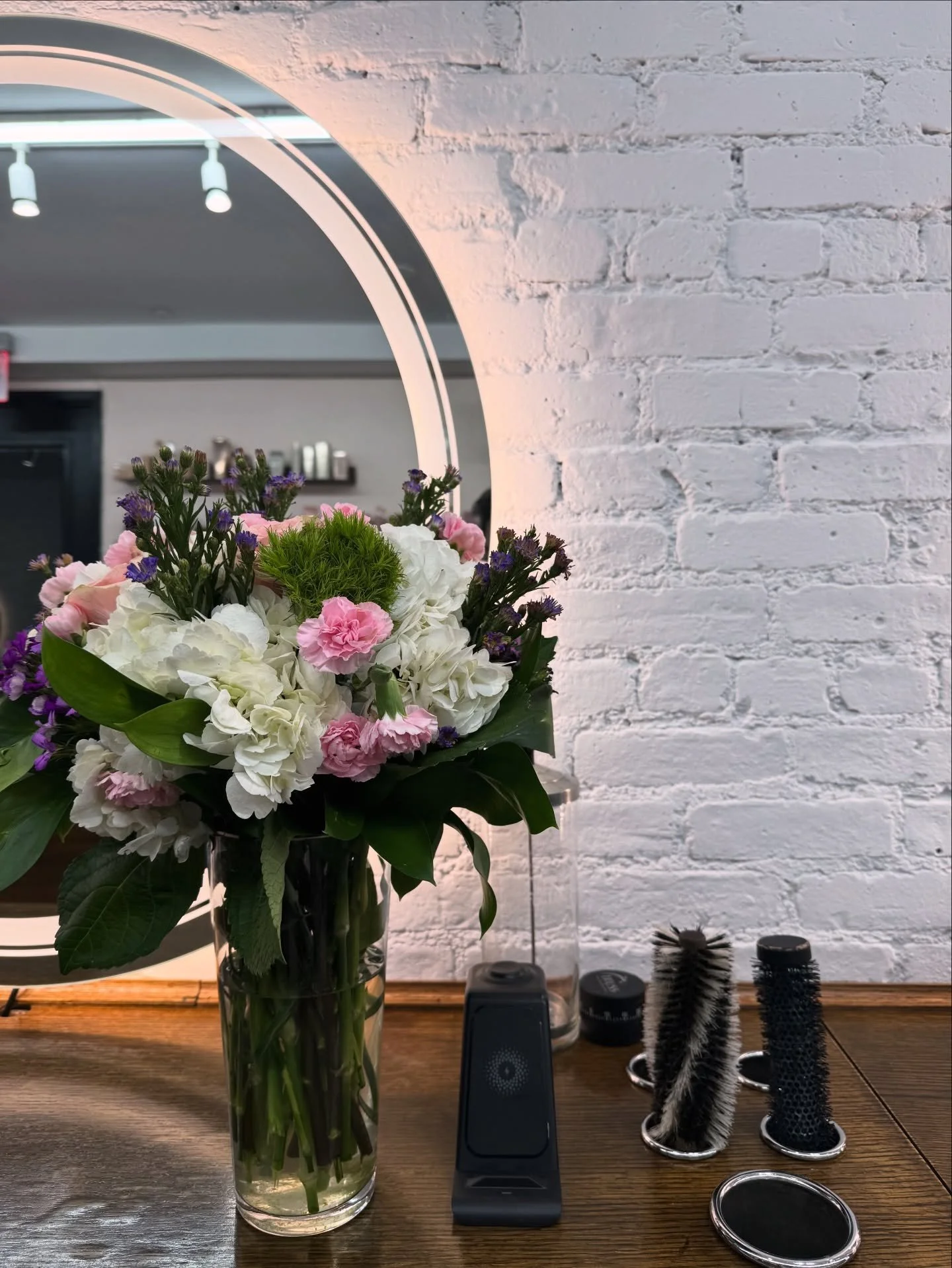 Flowers, joy, and laughter, the perfect way to begin a new chapter.
Our very first day at 497 Broome St, 2nd Floor, and the energy already feels like home.

#MariaBonitaNY #SoHoSalon #NYCBeauty #NewBeginnings #BroomeStreet