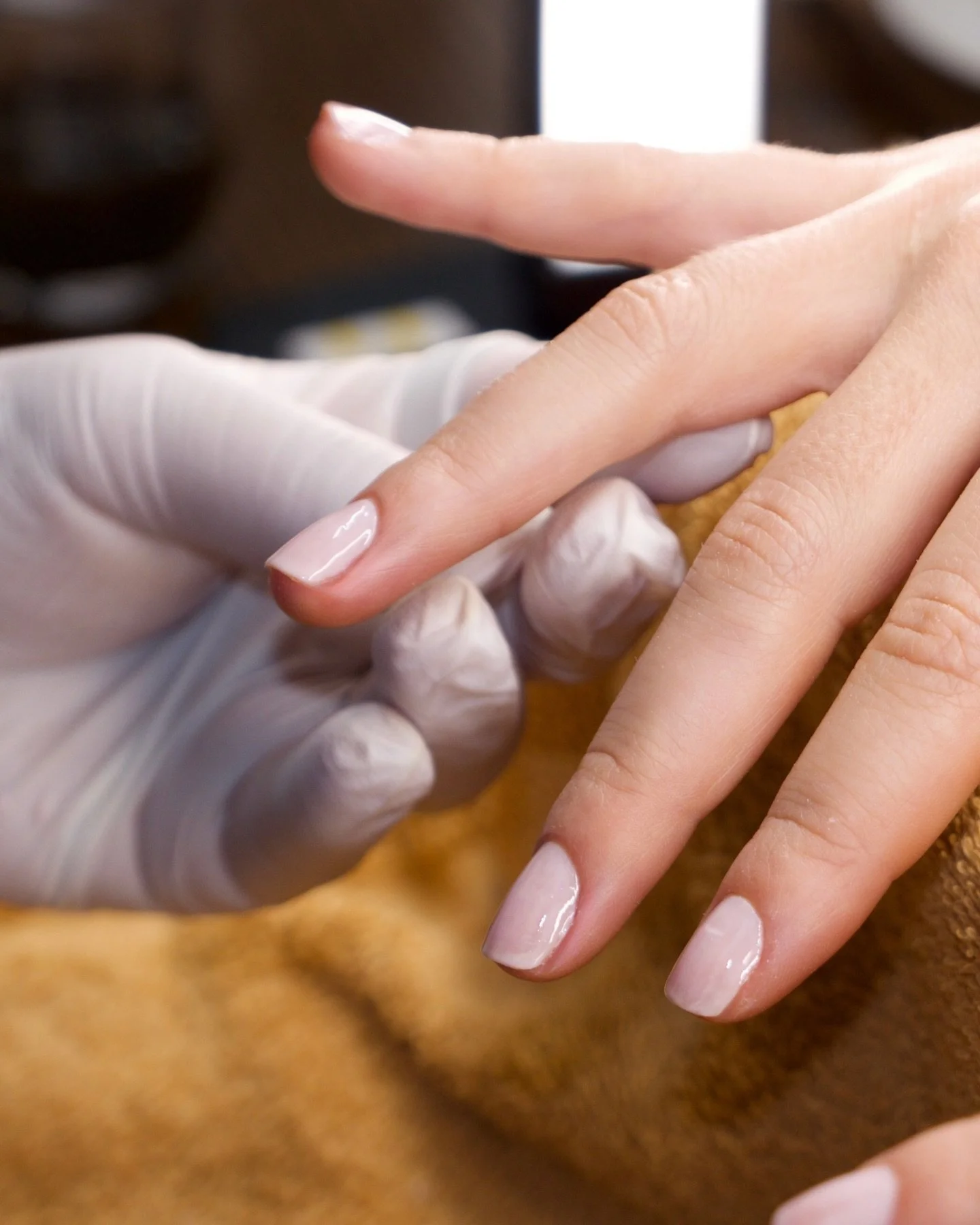 Pre-Easter nails ✅
Don&rsquo;t forget: Monday &amp; Thursday = 35% off all mani/pedi services