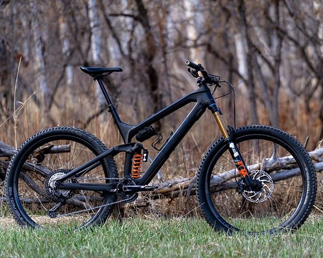 Some #bikeporn for your Monday courtesy of @grady_j.

Fully custom tuned Fox 36 increased to 170mm featuring the RUNT up front. Out back we have a custom stroke length Marzocchi Bomber CR with a an SLS spring. This is one badass looking Trek Slash.

