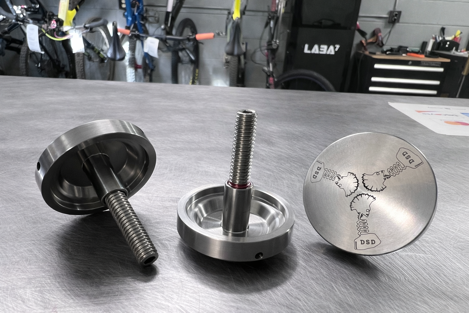 DSD Diaz Suspension Design mountain bike top cap with black and silver mohawk logo