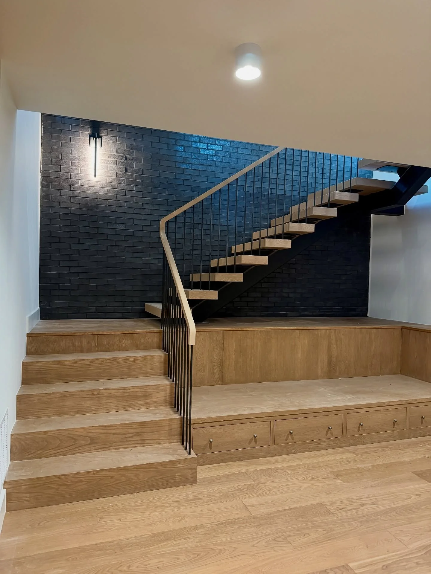 .
Finishing touches on our project in Bexley… 
Don’t believe anyone who tells you there are no longer skilled tradespeople who want to do great work. 
#customhomes #architecture #residentialinteriordesign #residentialdesign #midcentury