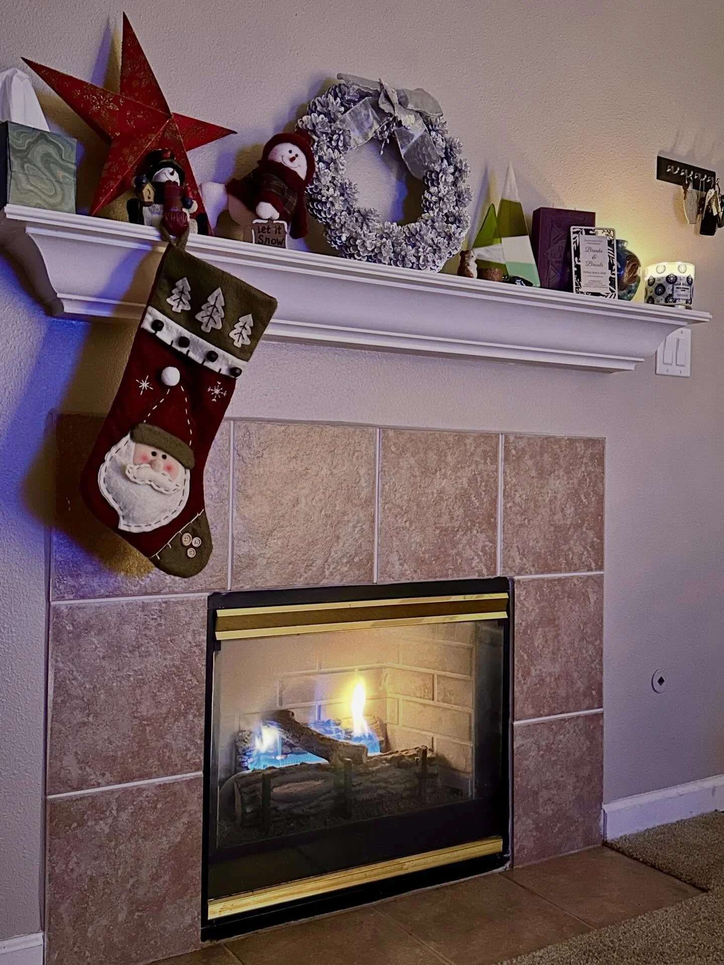 A cozy December evening after a very long, very productive day🕯️🎄🍷 I love the holiday season 🥰

#happyholidays #ochristmastree #otannenbaum