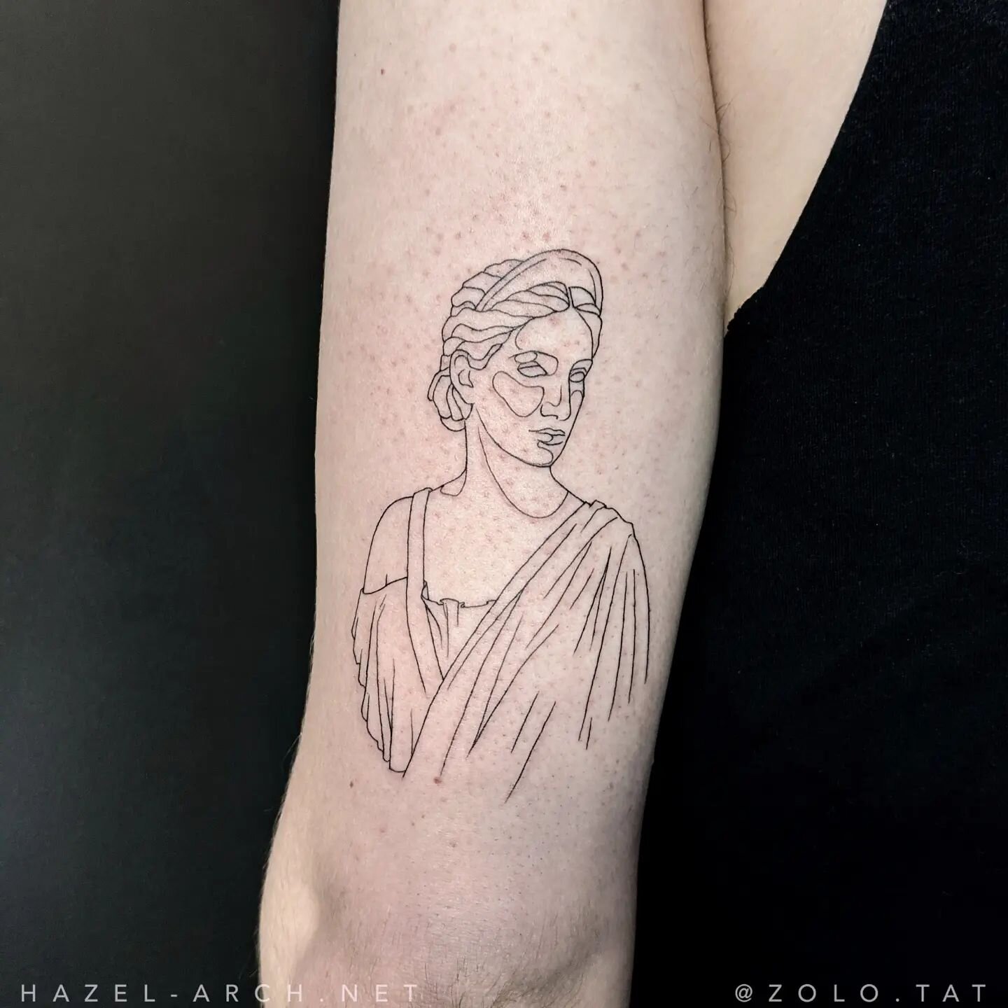 Artemis ✨
1&amp;2: freshly done
3: 3 months healed

#lineworktattoo #contourlinedrawing #contourlinetattoo #artemistattoo #greekgoddesstattoo #finelinetattoo #brisbanefinelinetattoo #brisbanetattoo #brisbanetattooartist