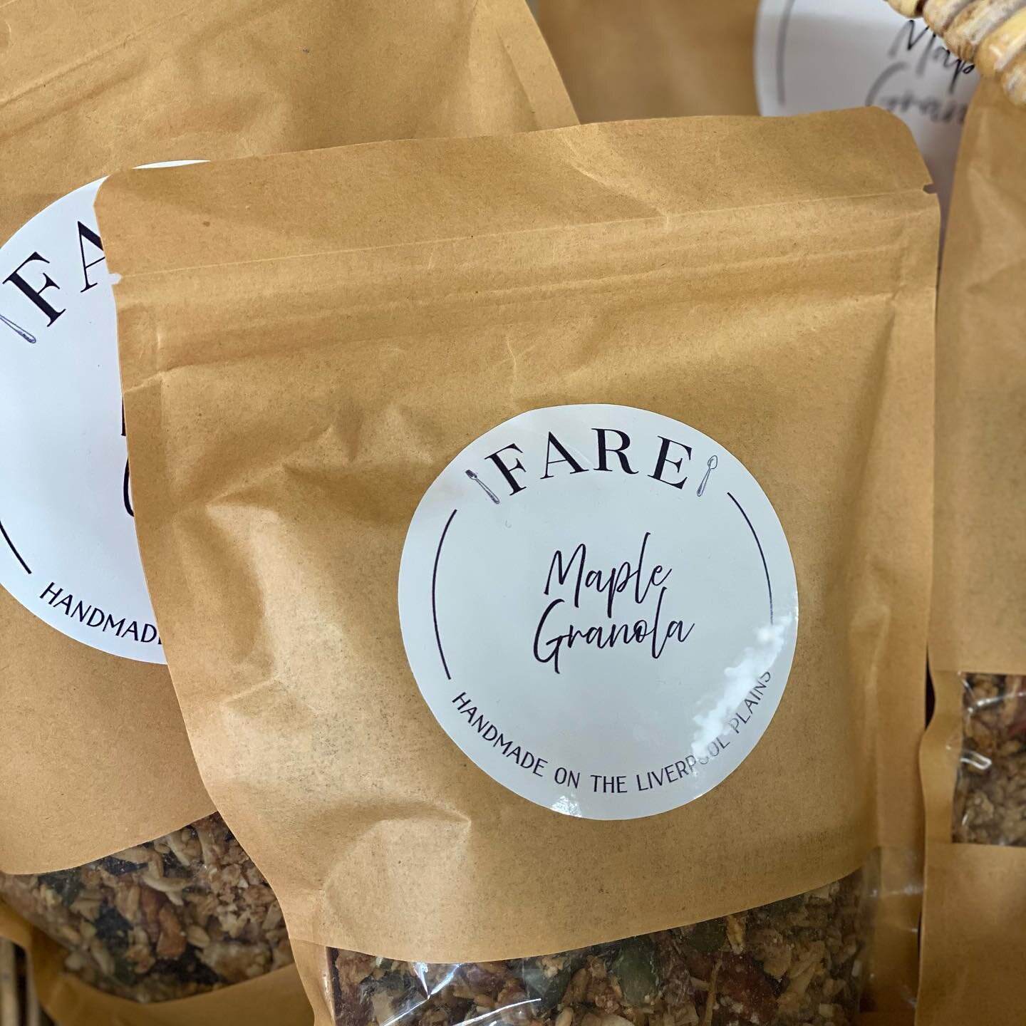 Who doesn&rsquo;t love @fare_on_the_plains Maple Granola for breakfast 😊