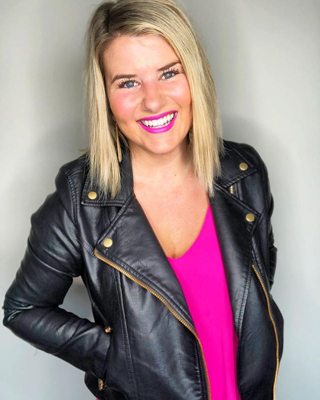 Saturday night....WHATS UP! Kinda looks like some type of cool audition photo..really just standing against the only plain wall in my living room posin for my dog🤷🏼&zwj;♀️🤪🙈😂
&bull;
&bull;
&bull;
&bull;
#styleblogger #ootd #leatherjacket #nordst