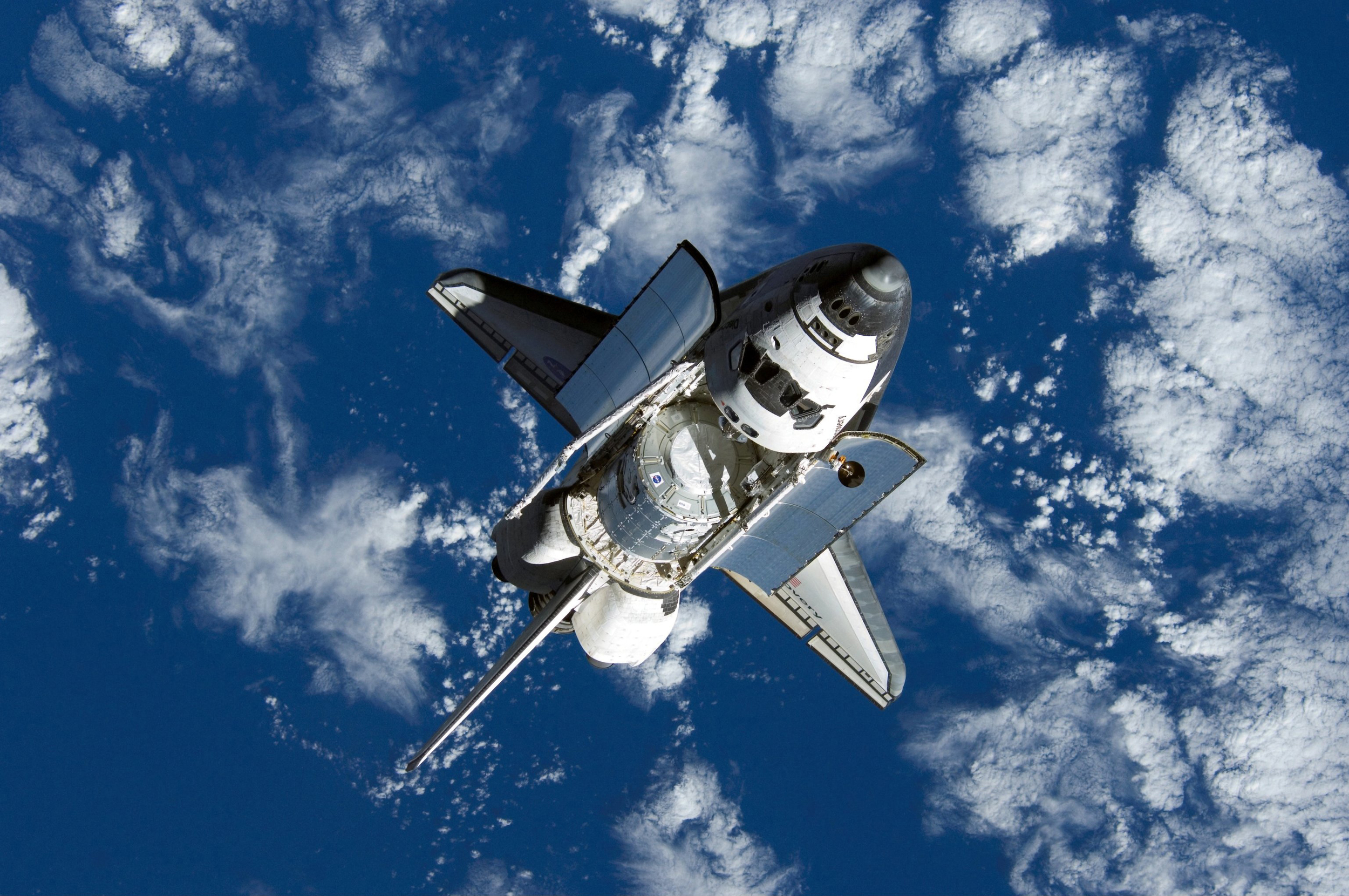  Space shuttle  Discovery  approaches the International Space Station with the  Harmony  Module in its payload bay. Photo Credit: NASA 