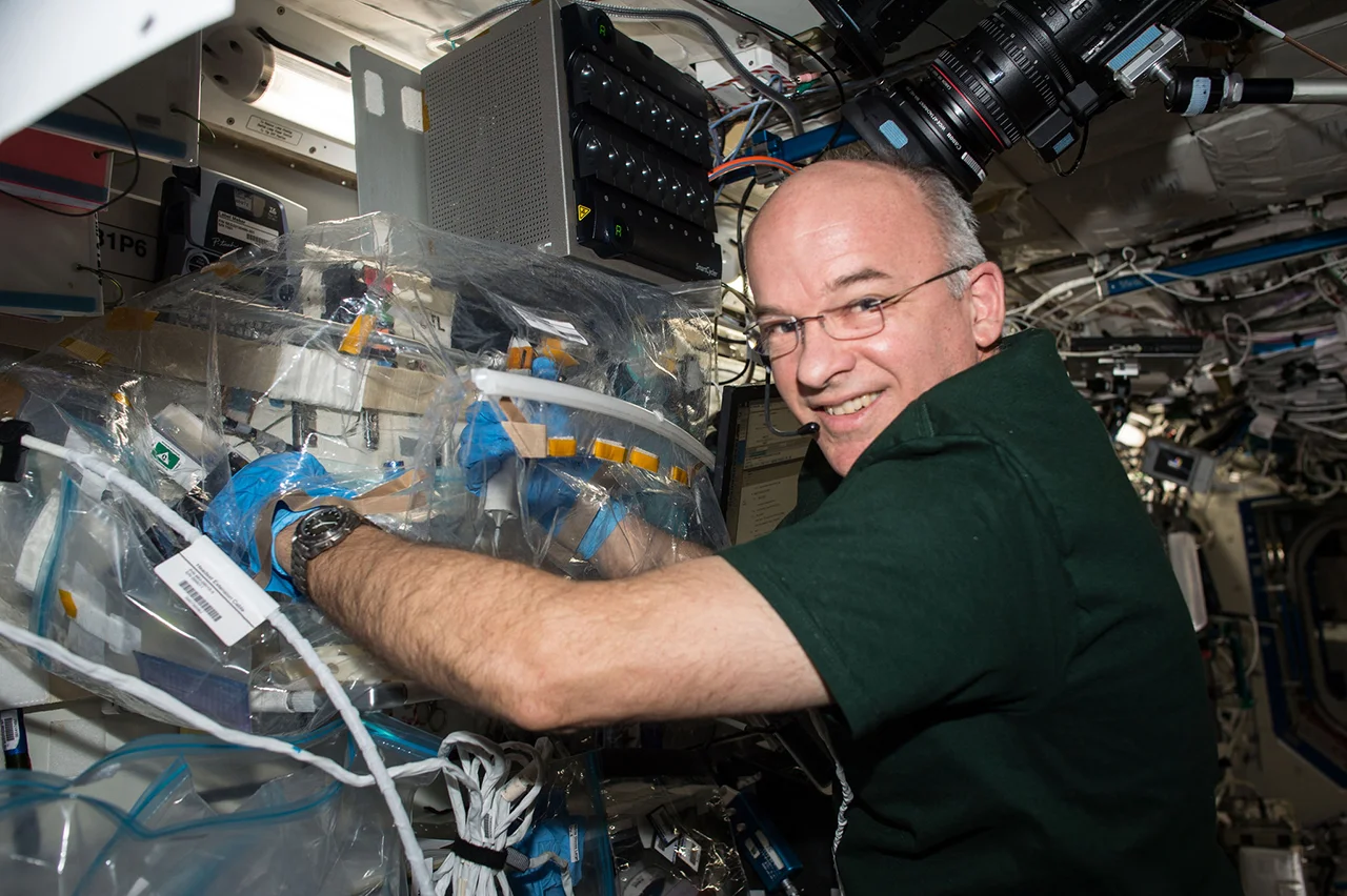Jeff Williams installs equipment for WetLab-2. Photo Credit: NASA