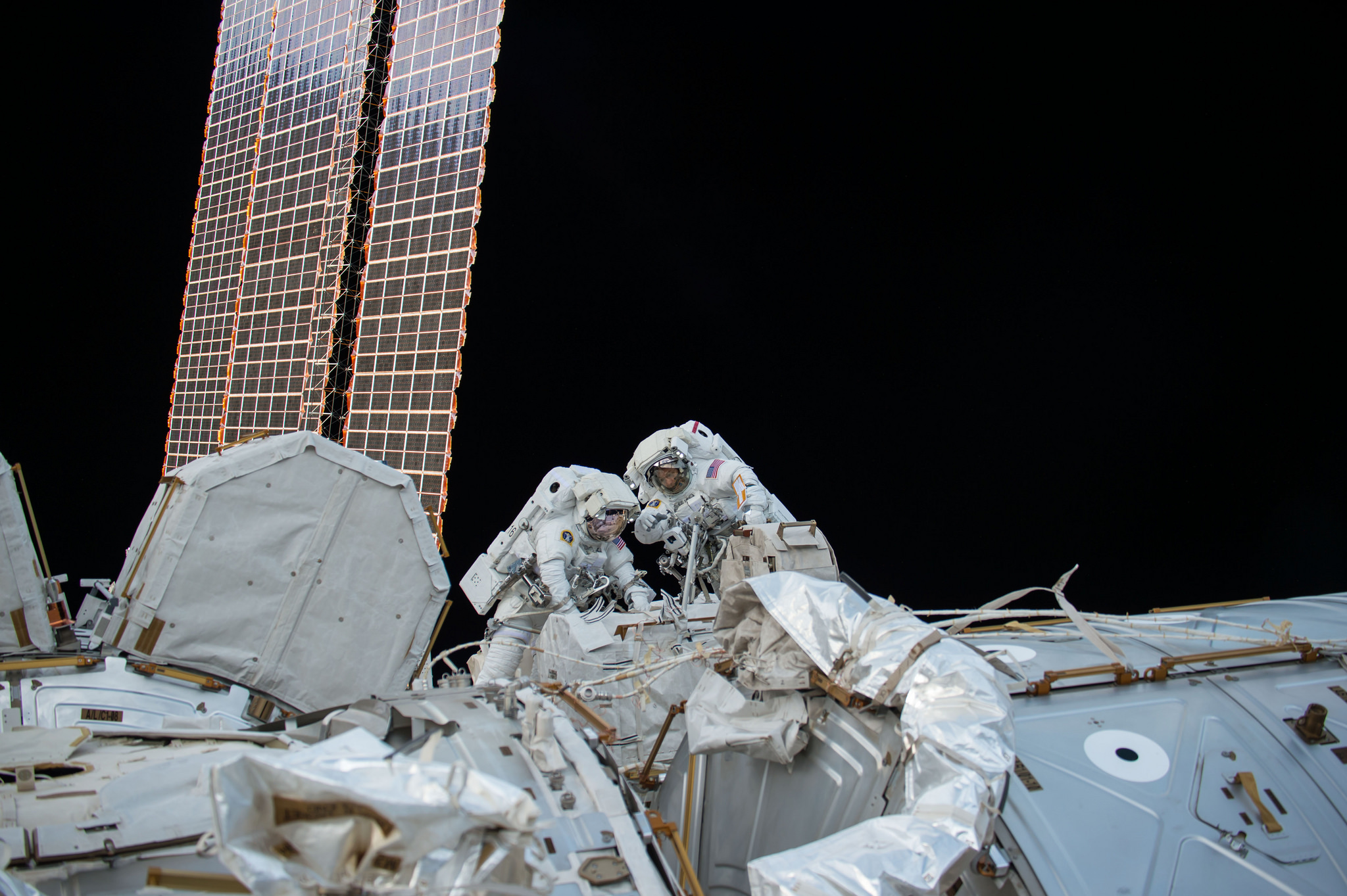 Mark Vande Hei and Randy Bresnik work outside the ISS to replace LEE-A. Credit: NASA