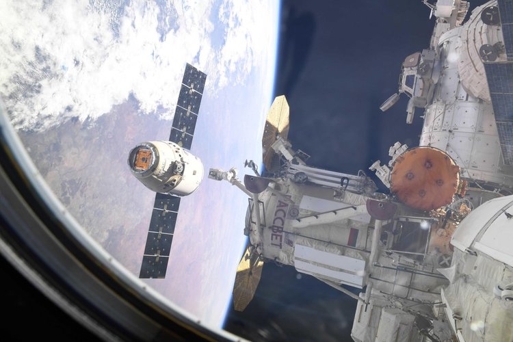  The CRS-16 Dragon departs the International Space Station. Credit: David Saint-Jacques / CSA 