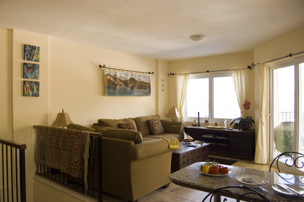 Apt Kas sittingrm2.jpg