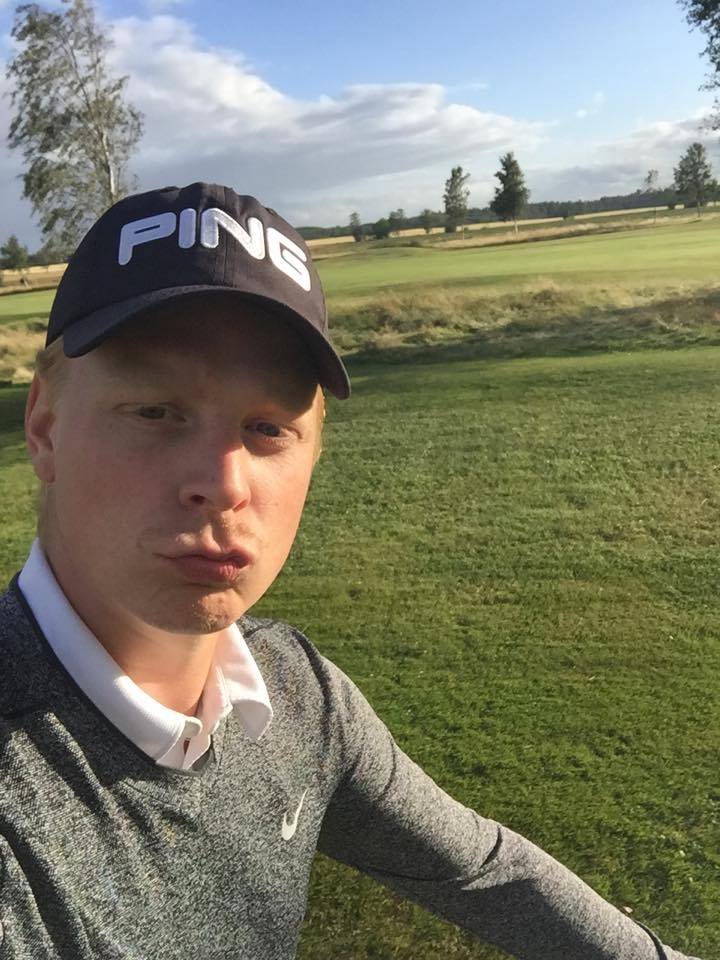 Bodén skickar en pussbild till Dormy efter segern i vår tävling.