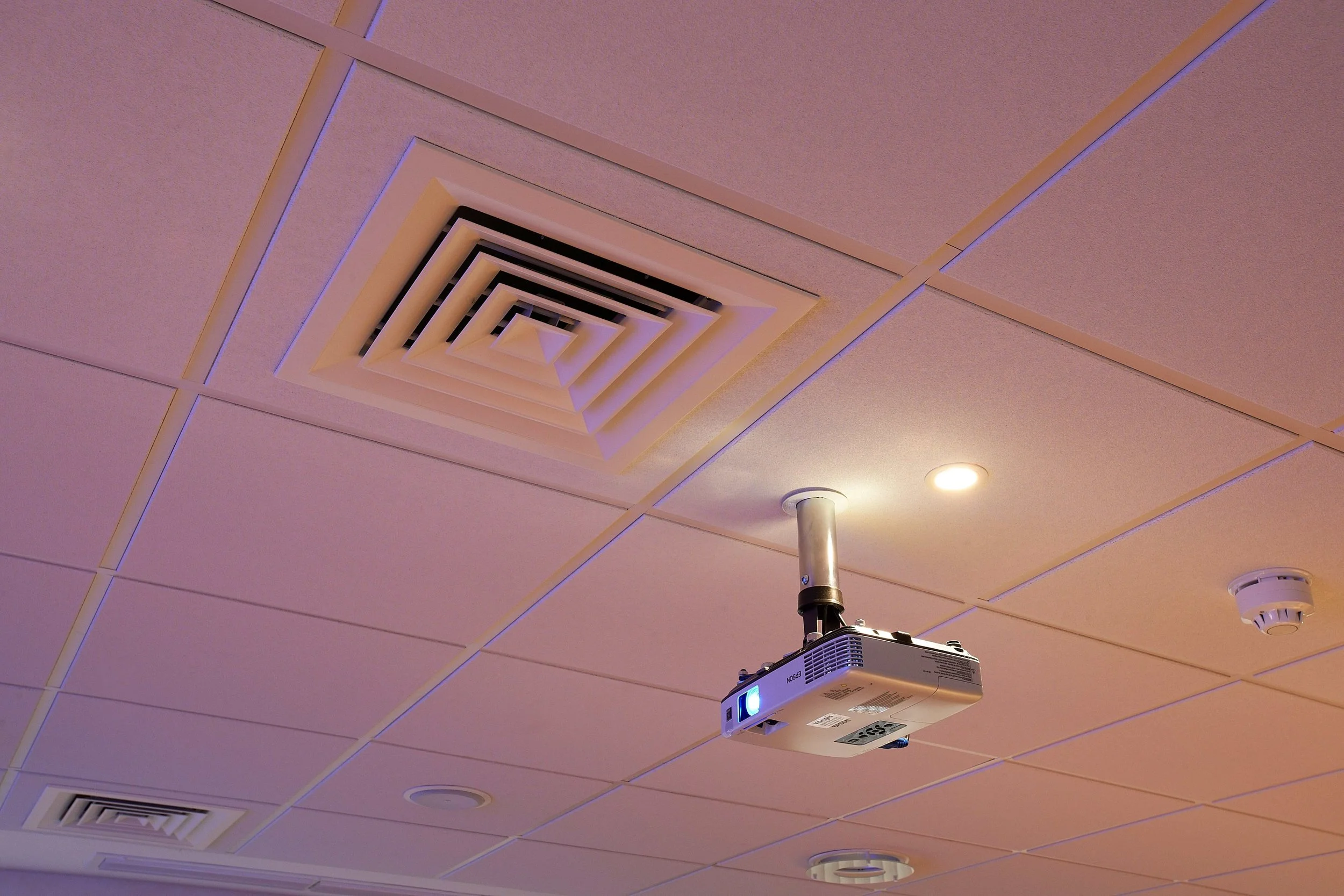 Productivity and Air Conditioning A Fresh Take