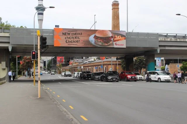 Nando's Vic Flyover (1).jpg
