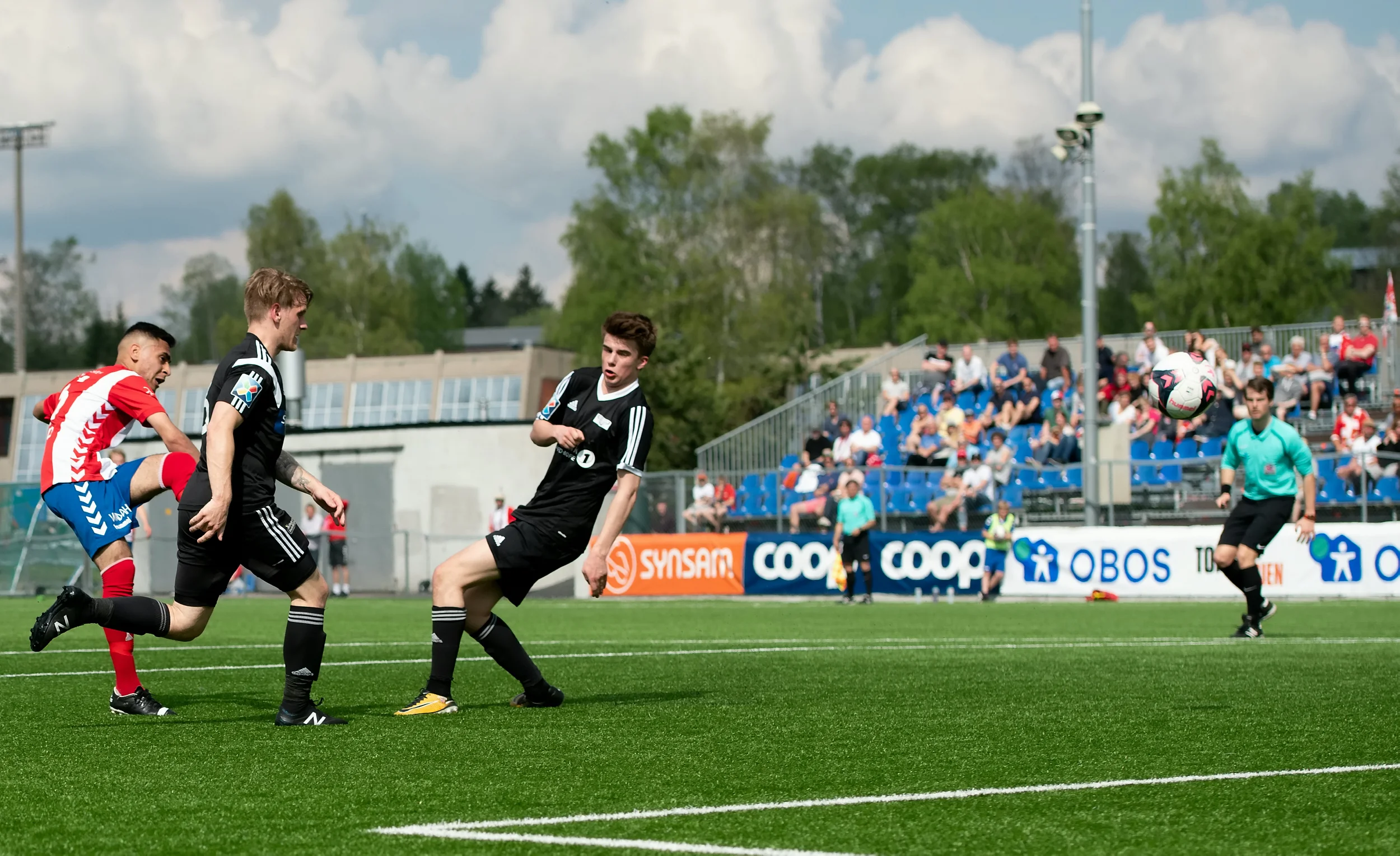 small_Lyn-Sortland_2018_LarsOpstad_001.jpg