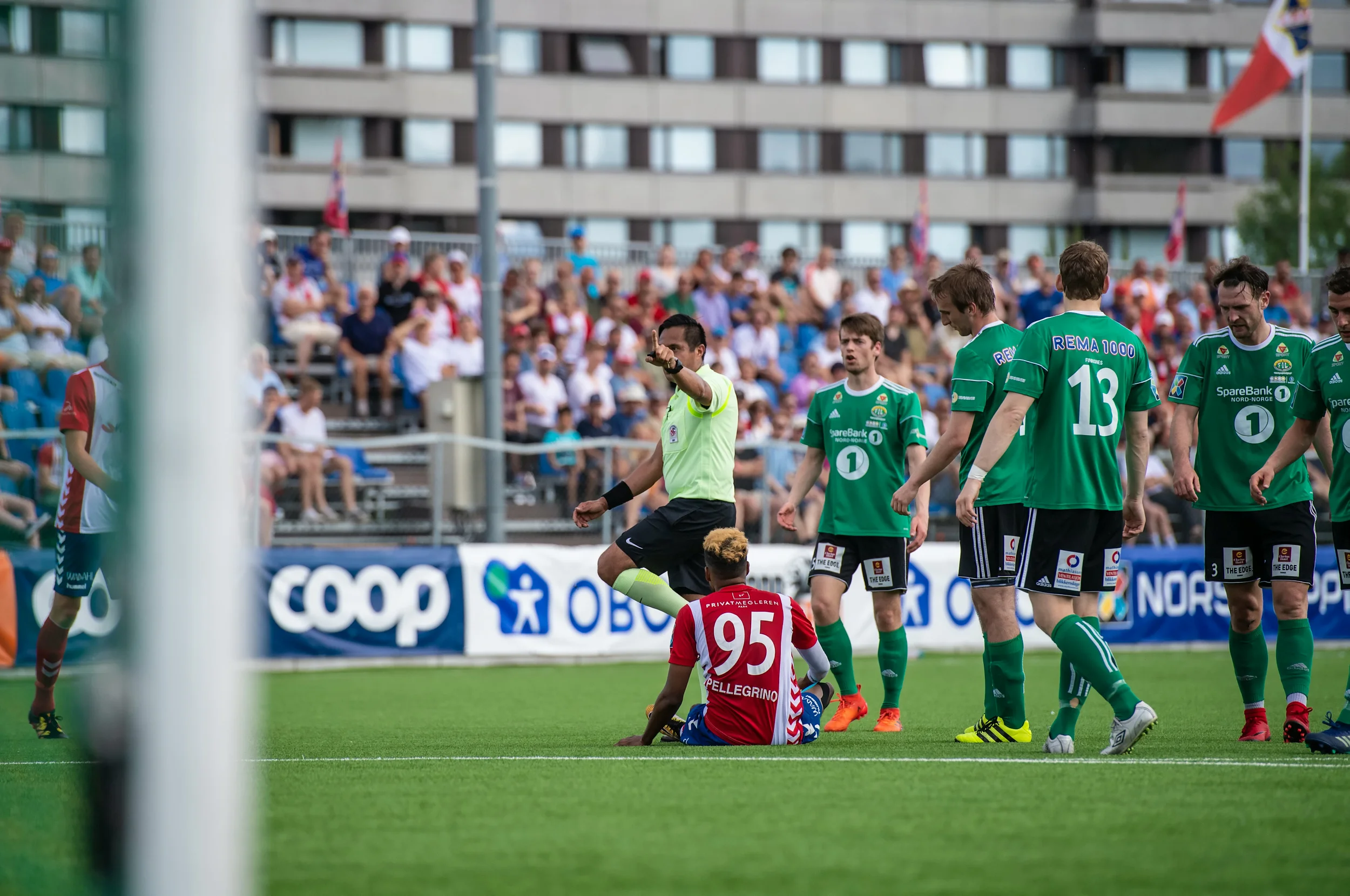 small_Lyn-Finsnes_2018_LarsOpstad_002.jpg