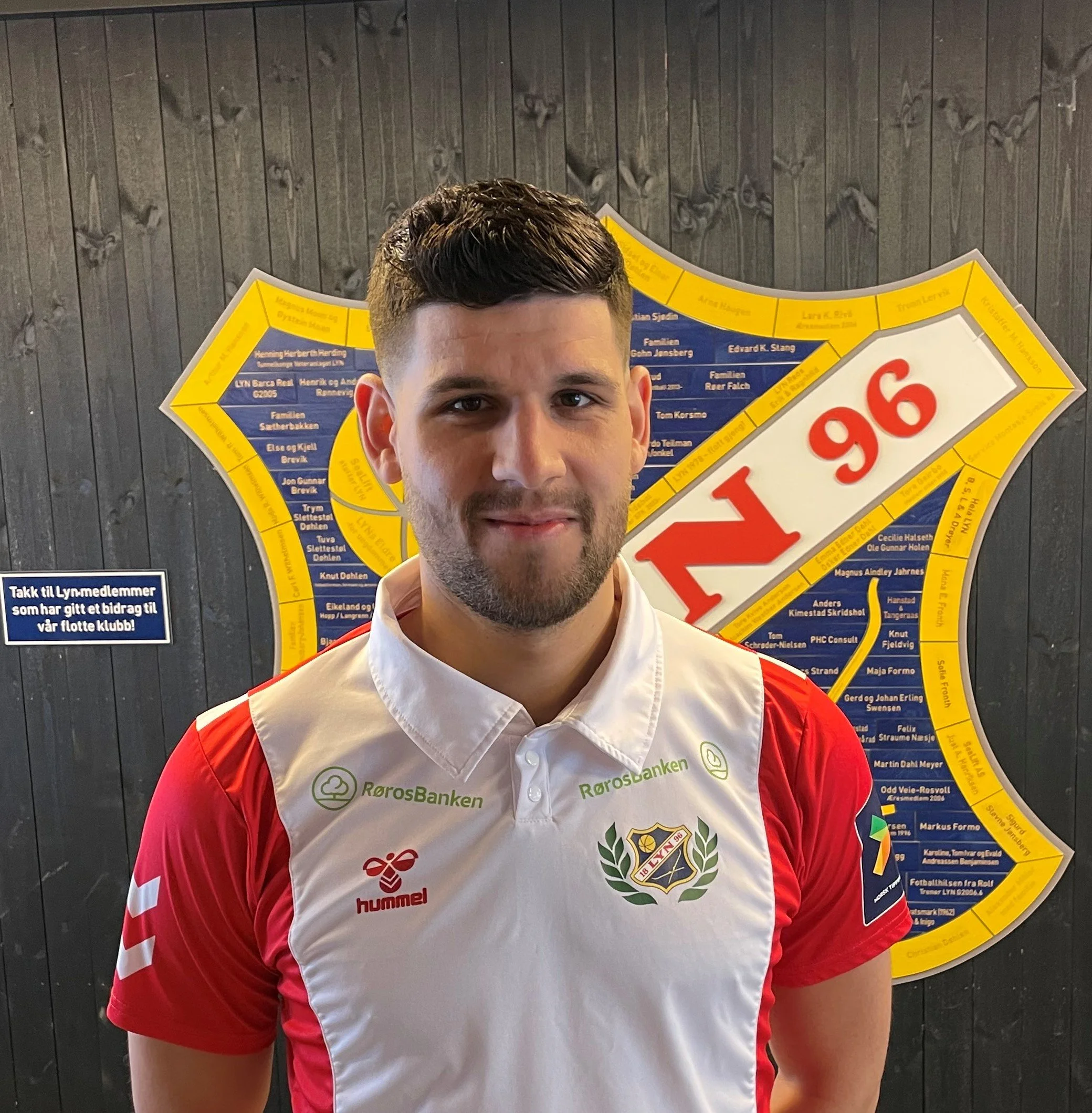 Vår målfarlige julegave - David Tavakoli