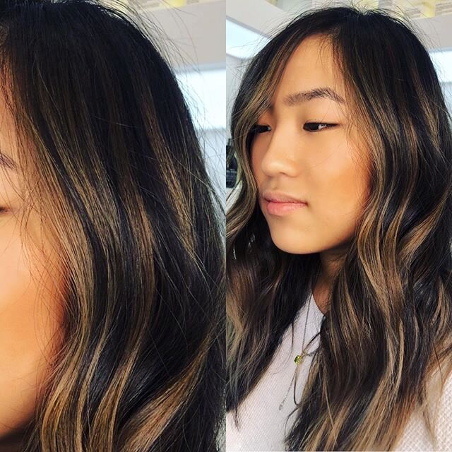 Friends come &amp; go, but a good hairstylist is forever. Reserve your appointment to meet the perfect stylist for your hair goals.
We&rsquo;re obsessed with this balayage done by @hairbybmunks 🤩