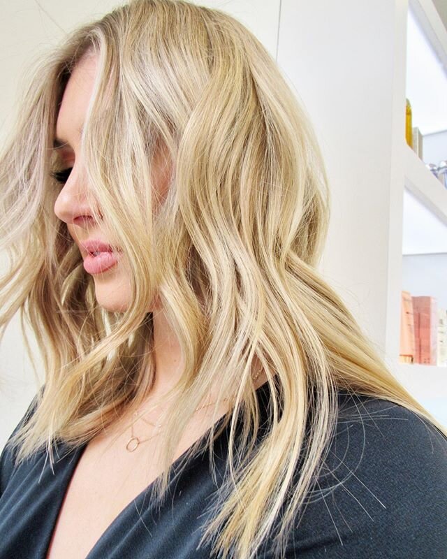 Beautiful highlight and texturizing cut done by our stylist @jayme.eipperle 🤩