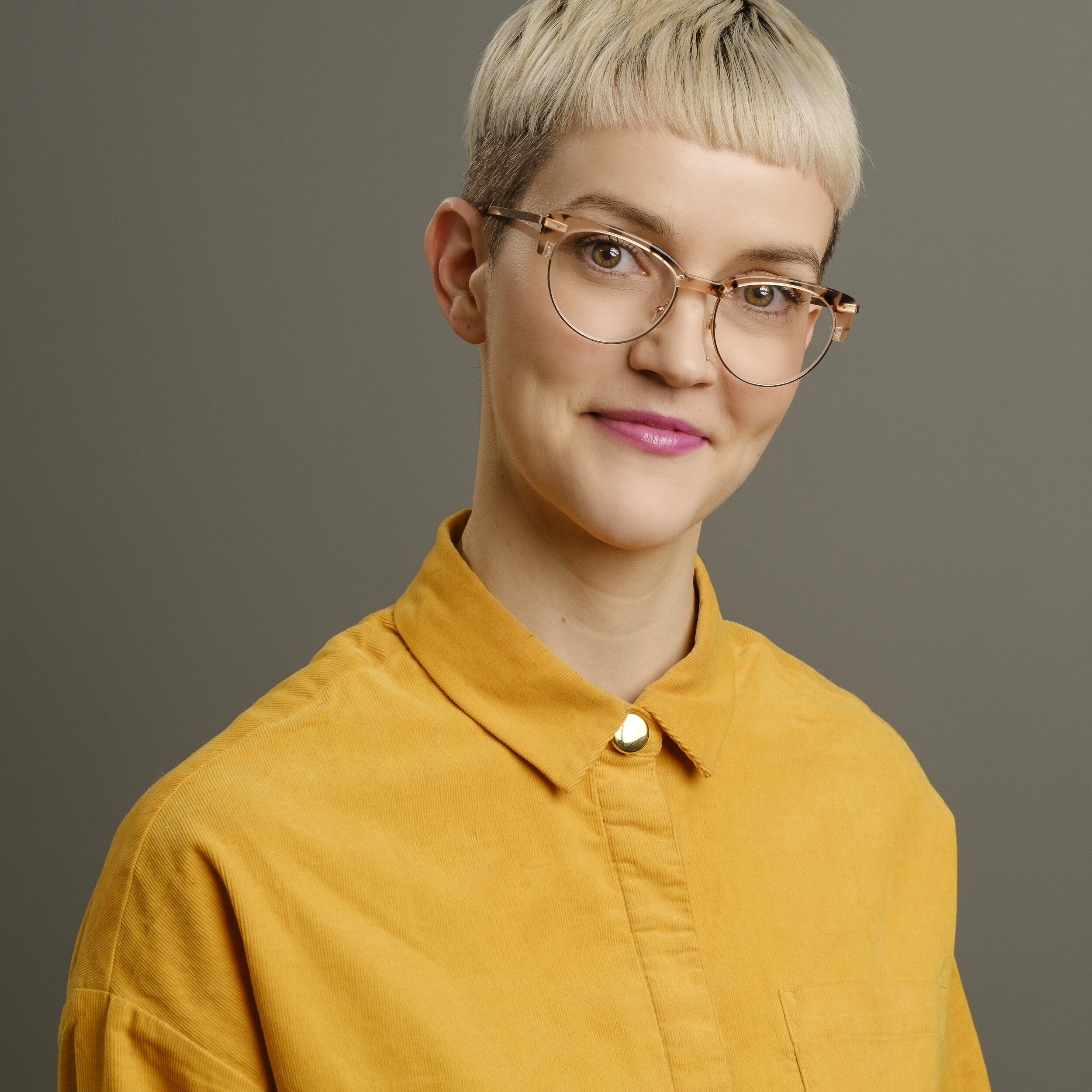 corporate-headshot-of-a-girl-in-ottawa.jpg