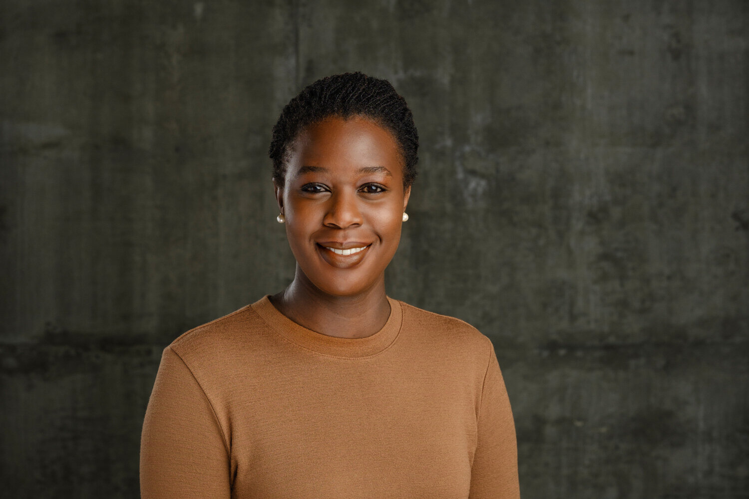 professional headshot of a black woman in ottawa